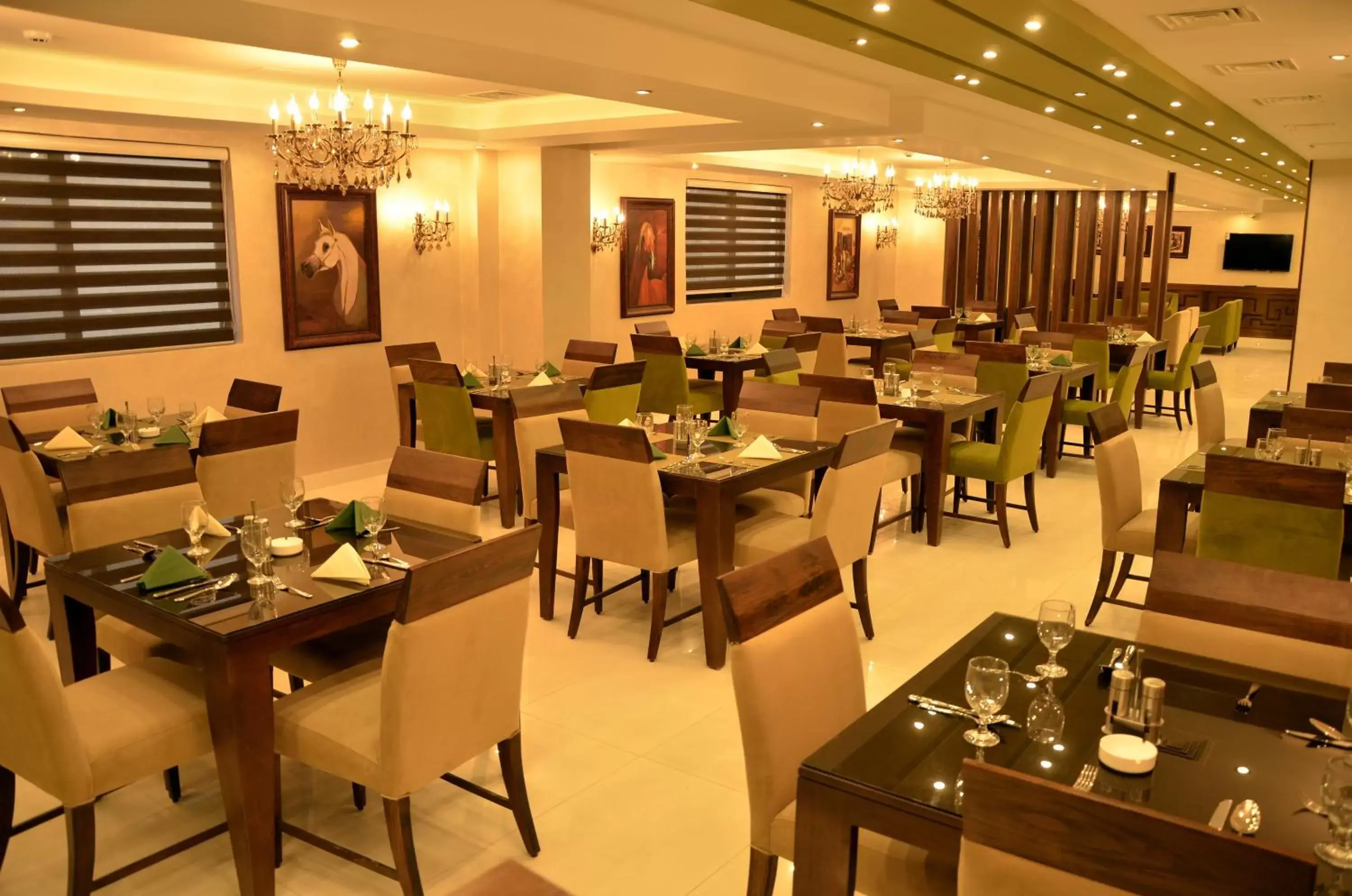 Restaurant/Places to Eat in City Rose Hotel Suites