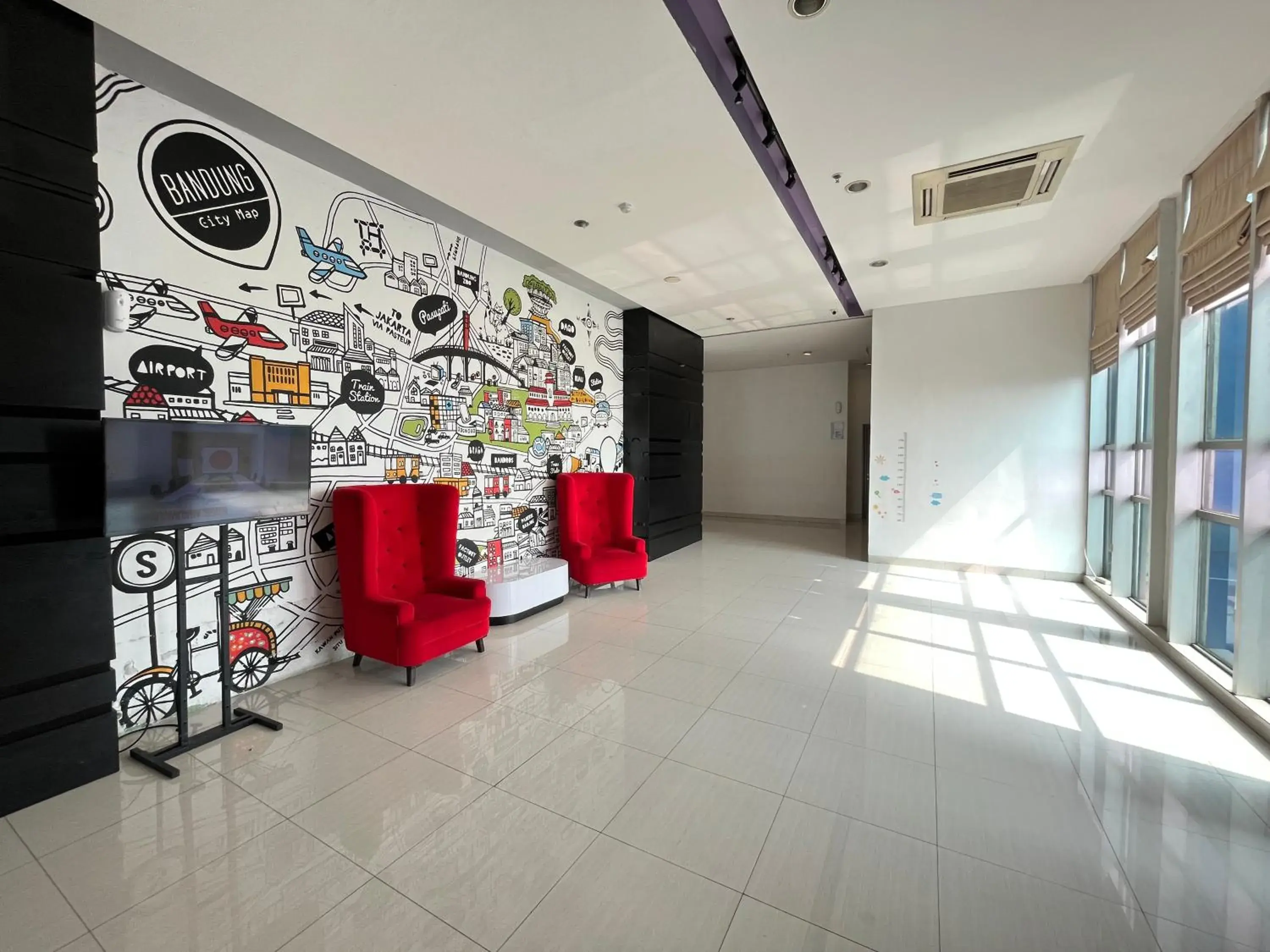 Lobby or reception in Luminor Hotel Metro Indah Bandung - Free Breakfast - Free Exclusive Gym - Free Aesthetic Afternoon Tea or Coffee Lobby or reception in Luminor Hotel Metro Indah Bandung - Free Breakfast - Free Exclusive Gym - Free Aesthetic Afternoon Tea or Coffee