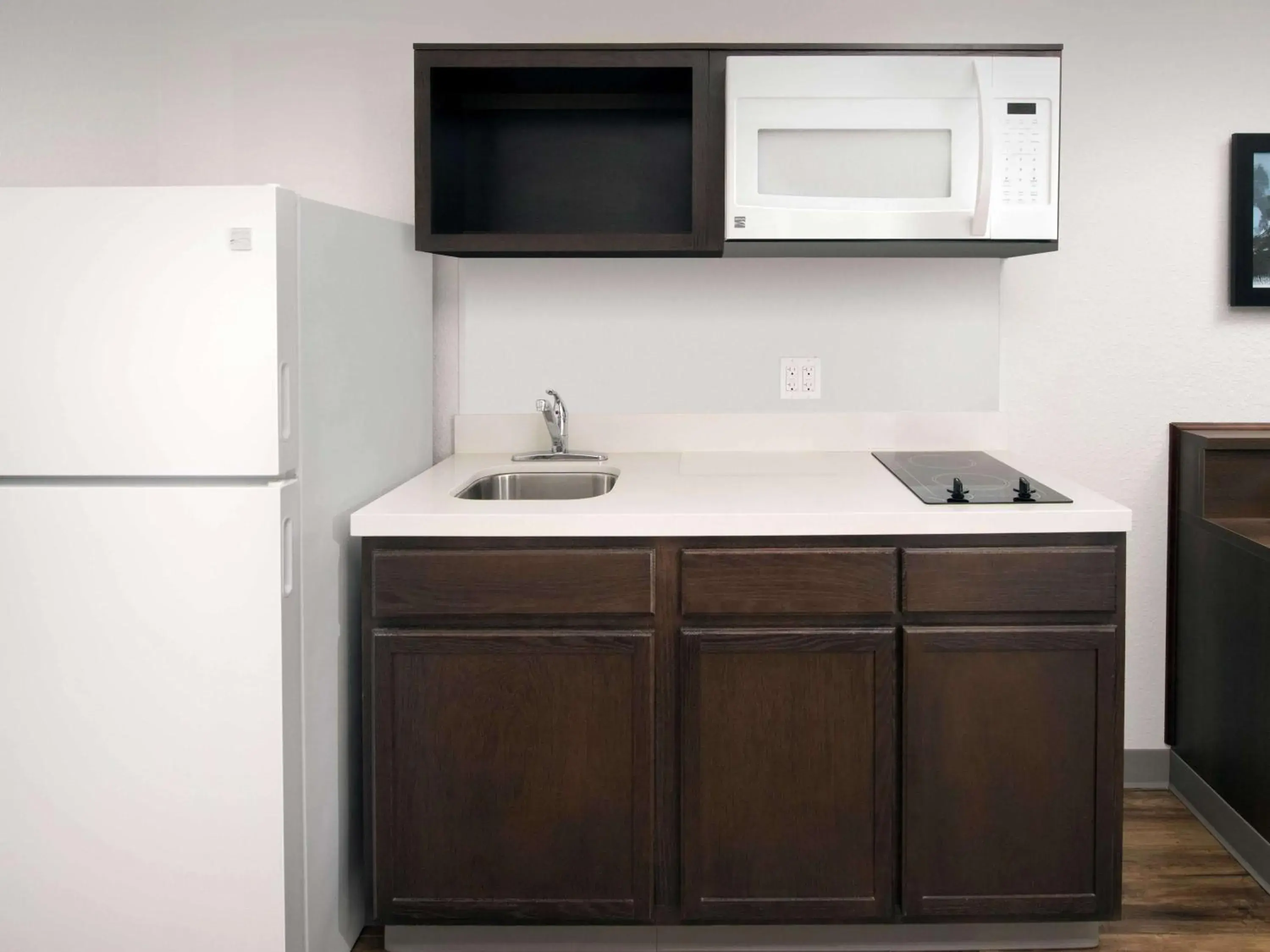 Bedroom, Kitchen/Kitchenette in Extended Stay America Select Suites - Indianapolis - Plainfield