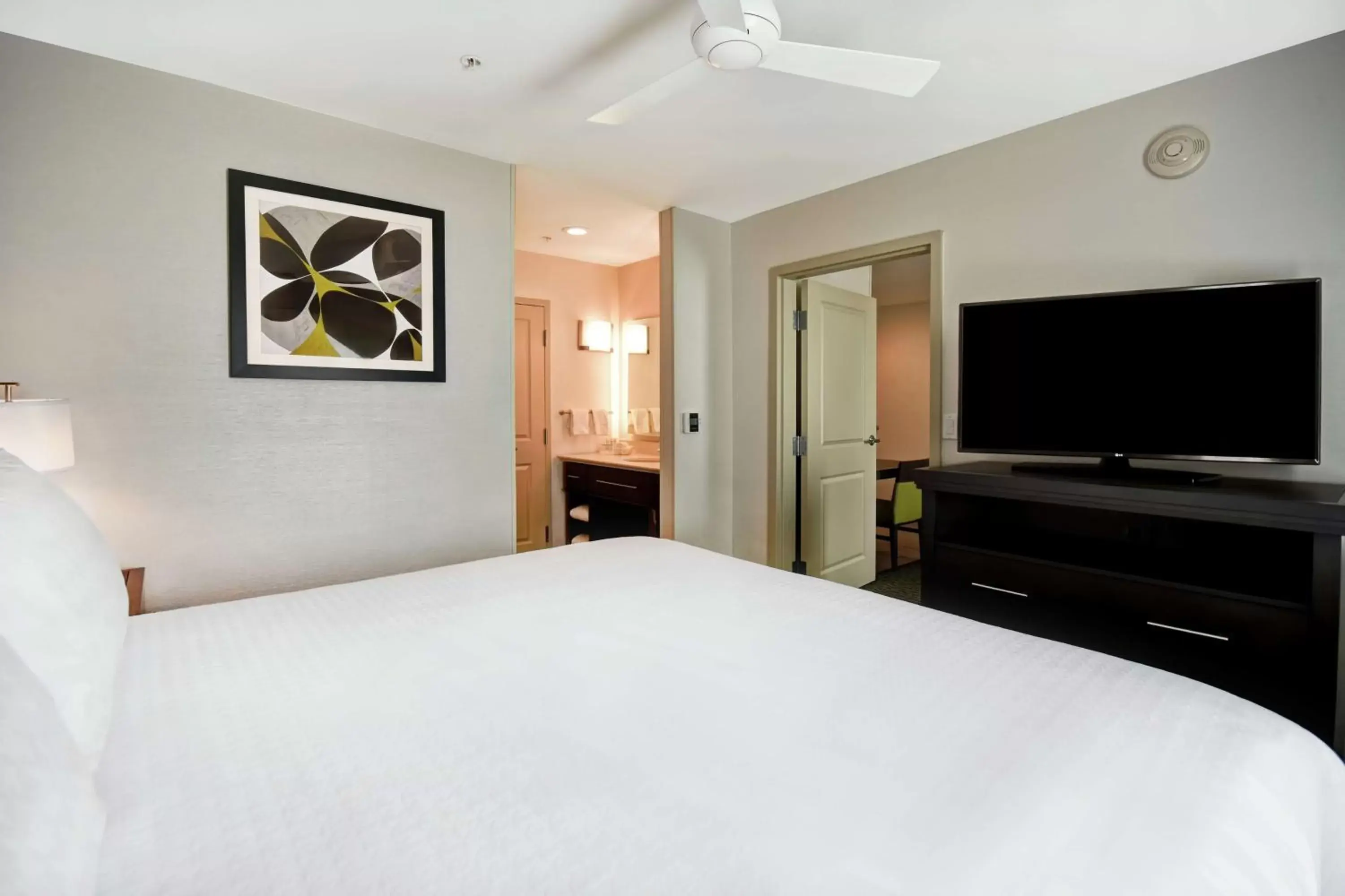 Bedroom, Bed in Homewood Suites by Hilton Novi Detroit