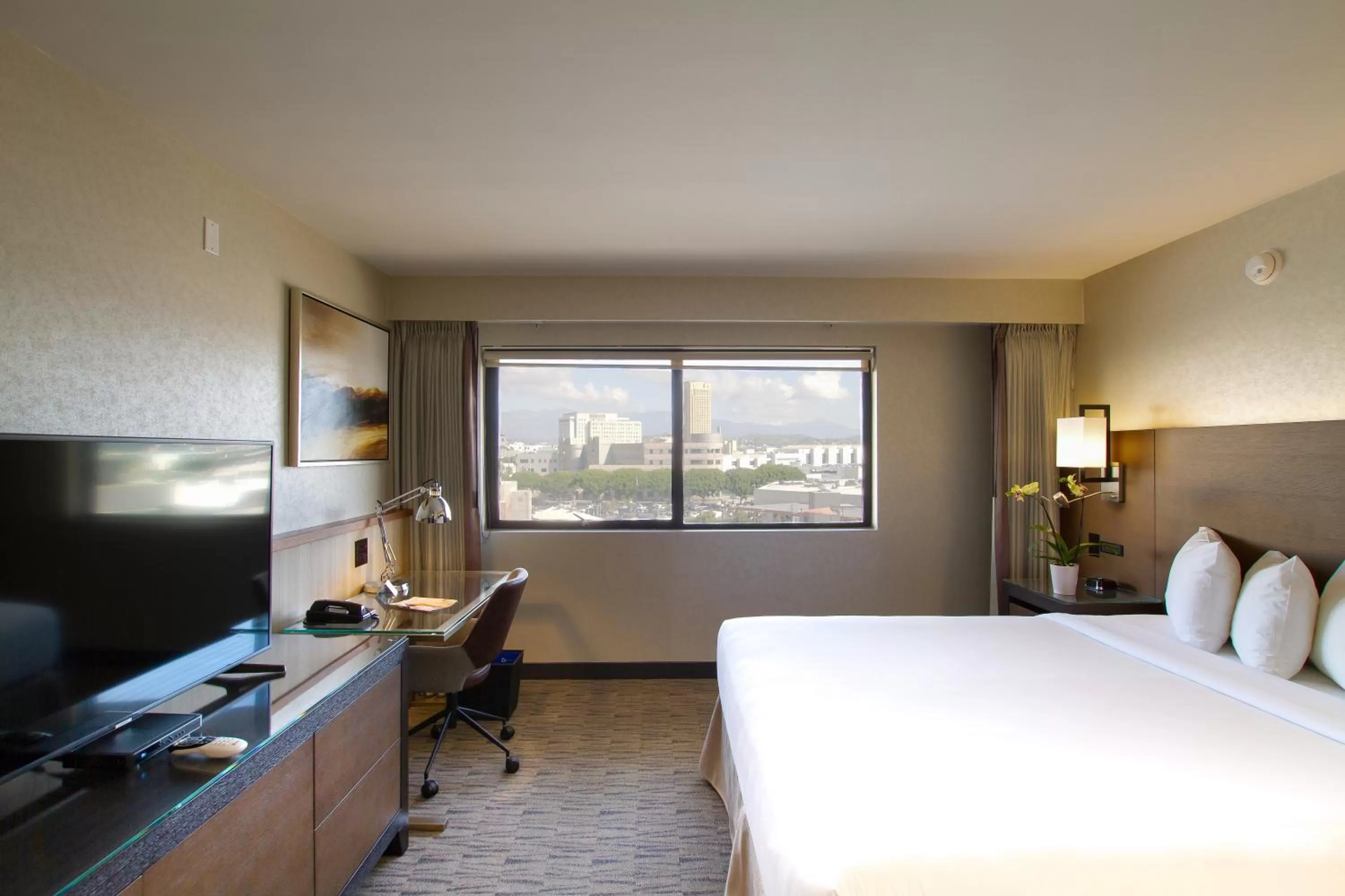 Bedroom, Bed in Miyako Hotel Los Angeles