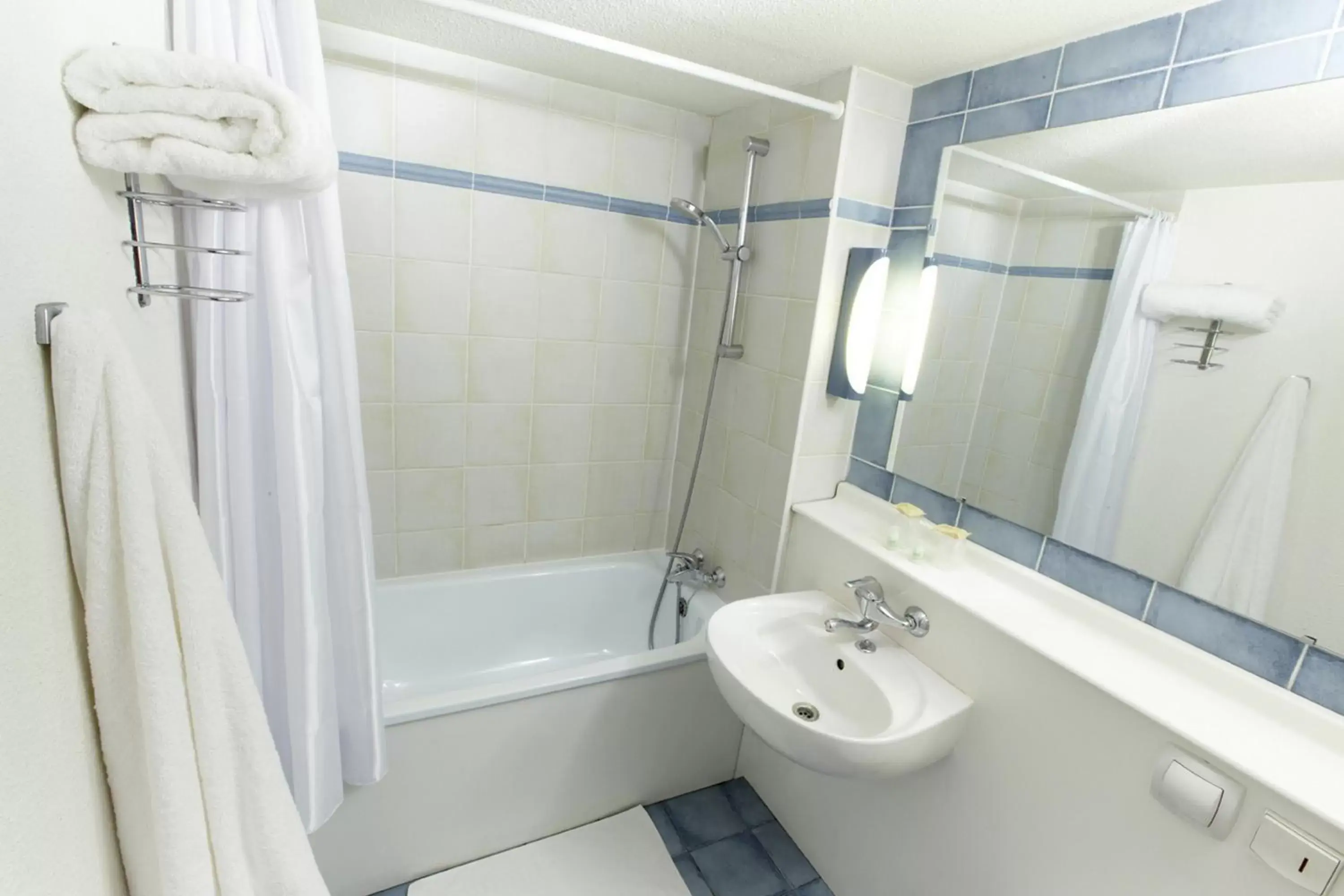 Bathroom in Campanile Hotel & Restaurant Vlaardingen