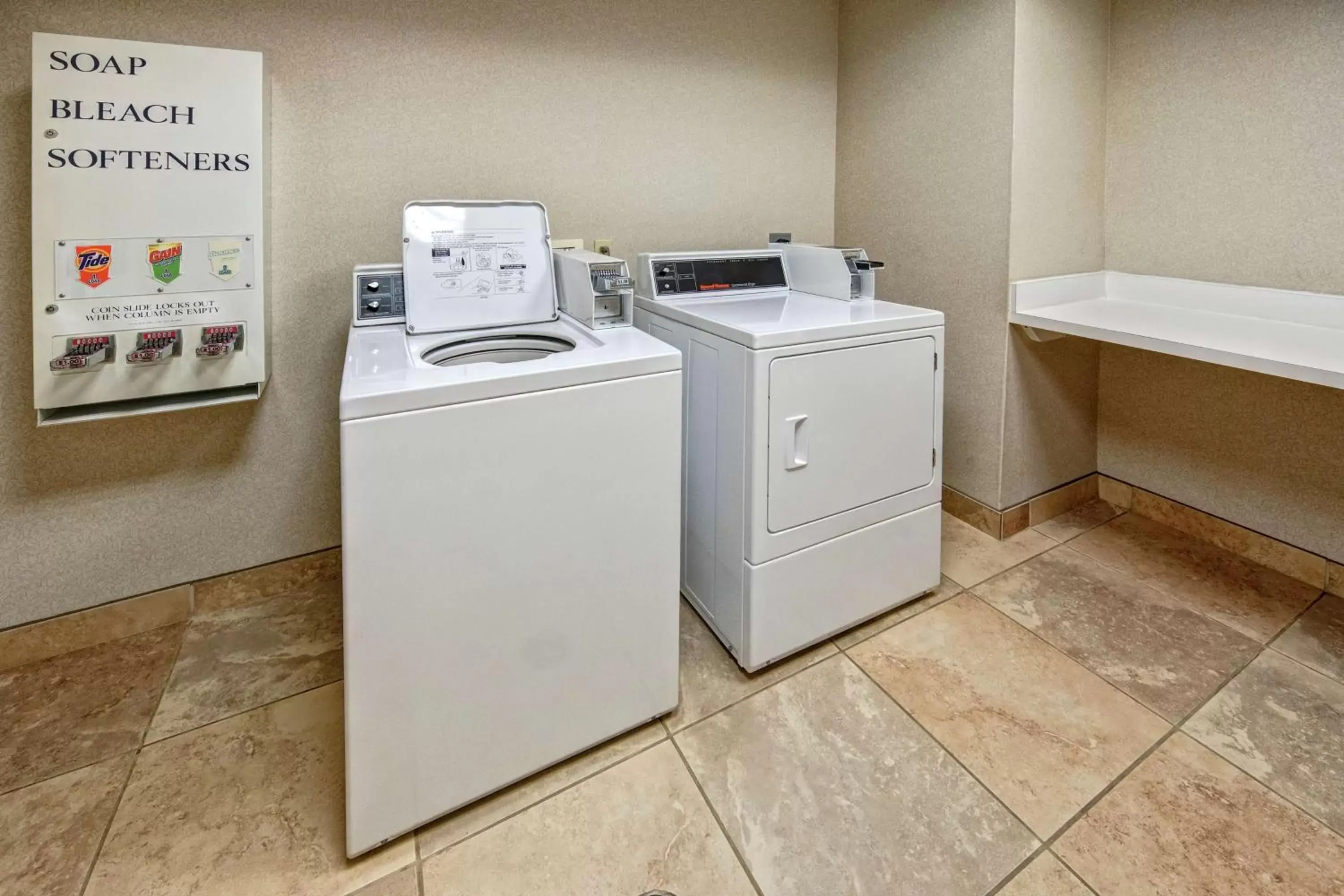 Property building in Hampton Inn Cambridge Property building in Hampton Inn Cambridge