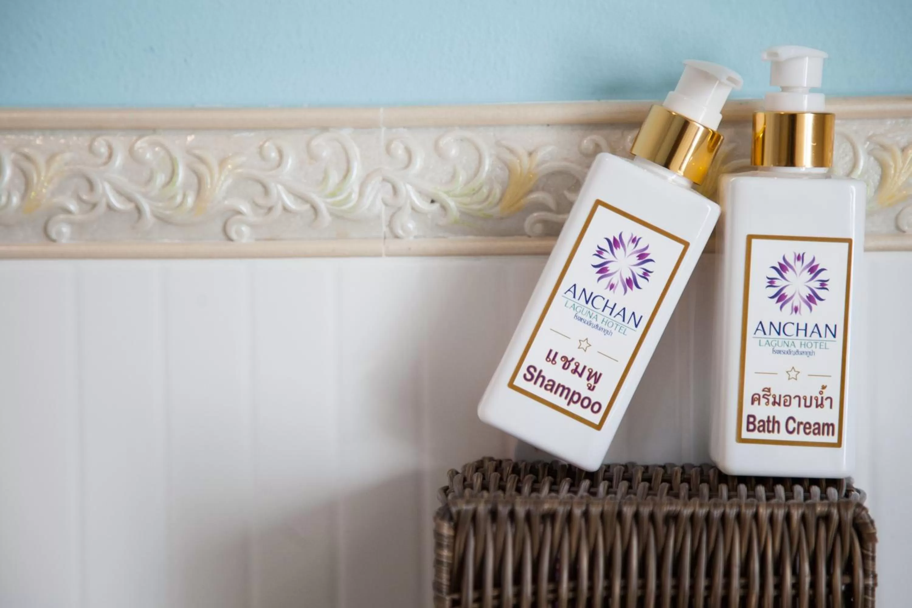 Bathroom in Anchan Laguna Hotel โรงแรมอัญชันลากูน่า