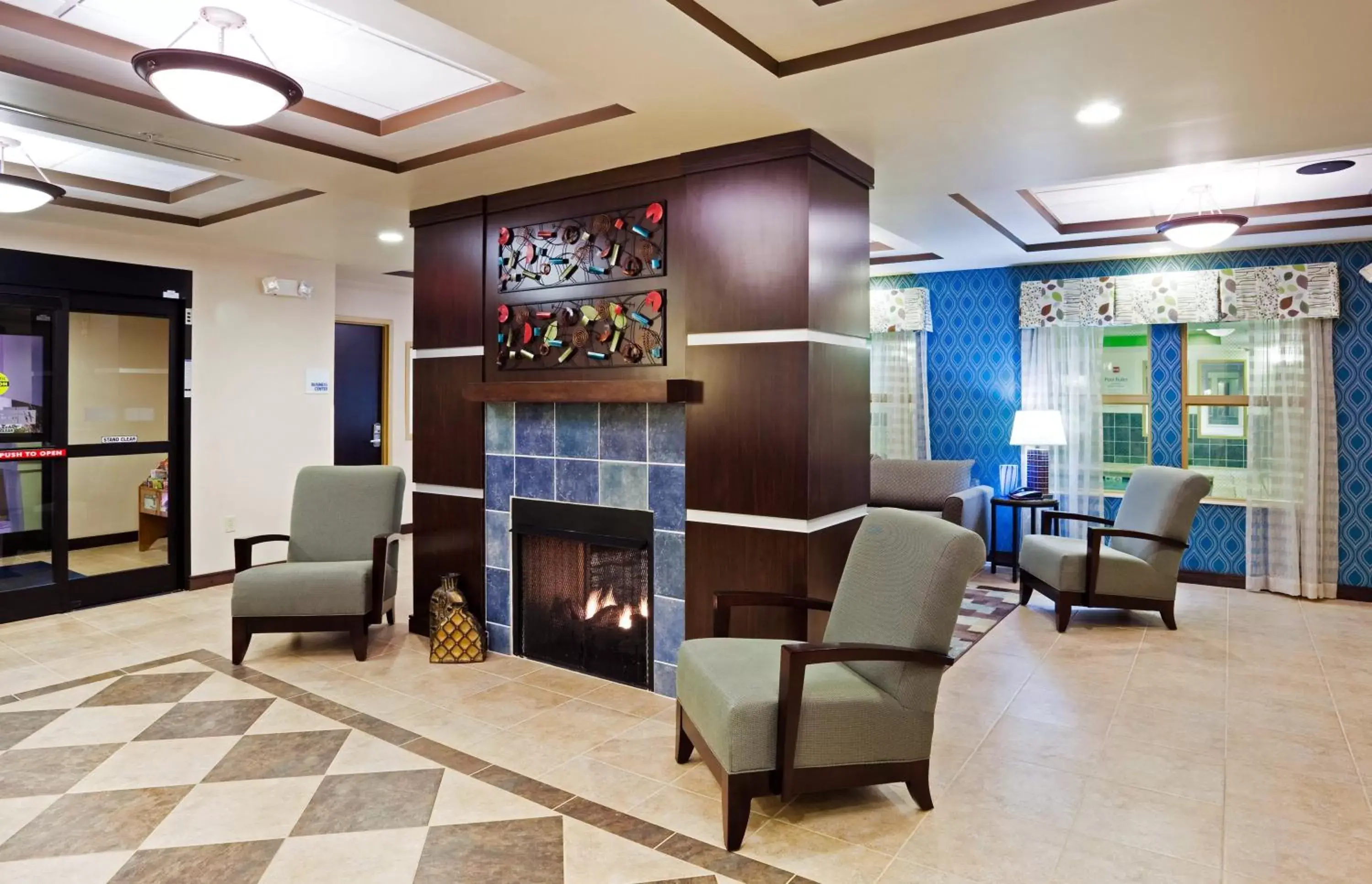 Lobby or reception in Holiday Inn Express Hotel & Suites Newport South, an IHG Hotel