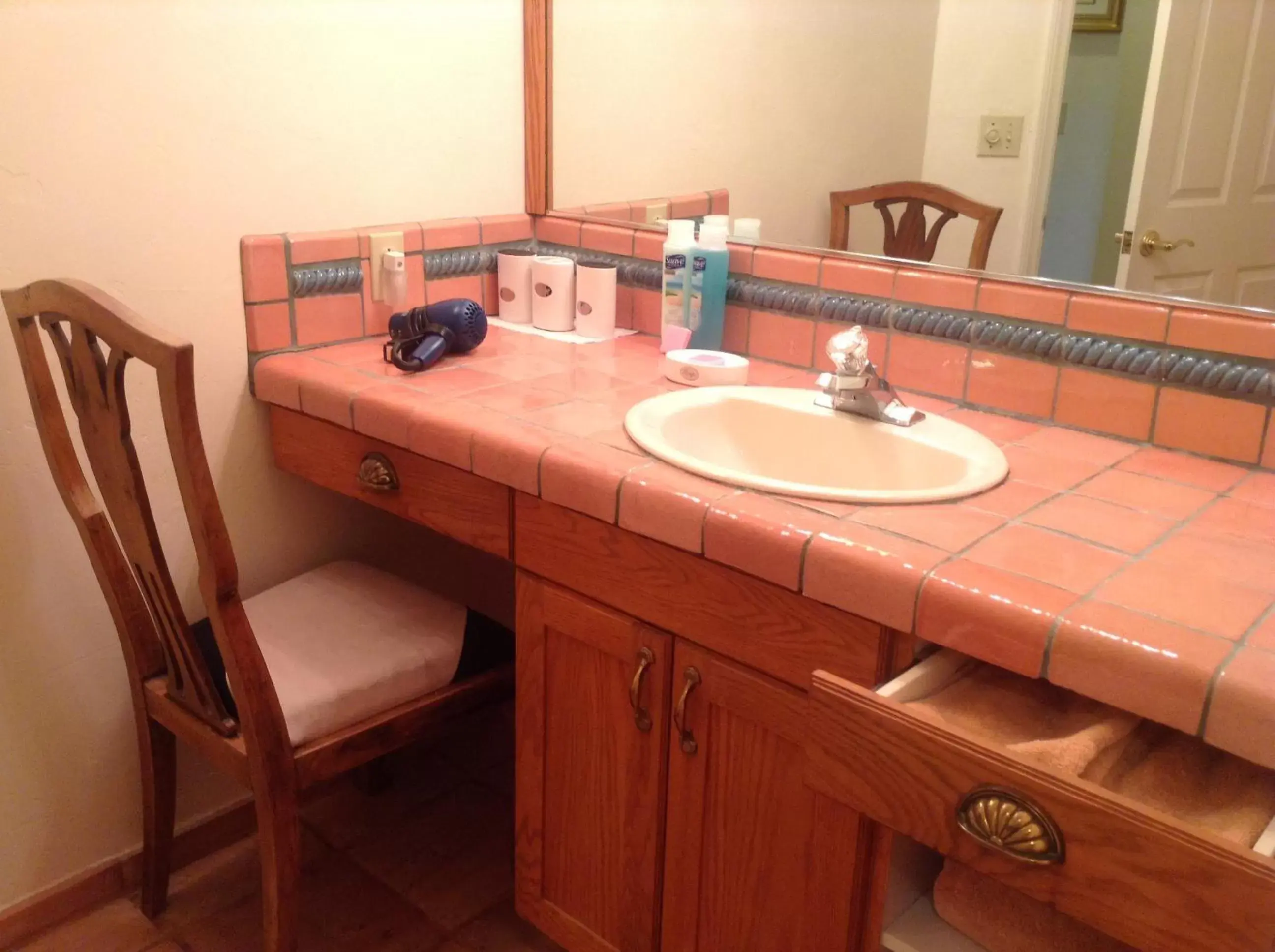 Bathroom in Topanga Canyon Inn Bed and Breakfast