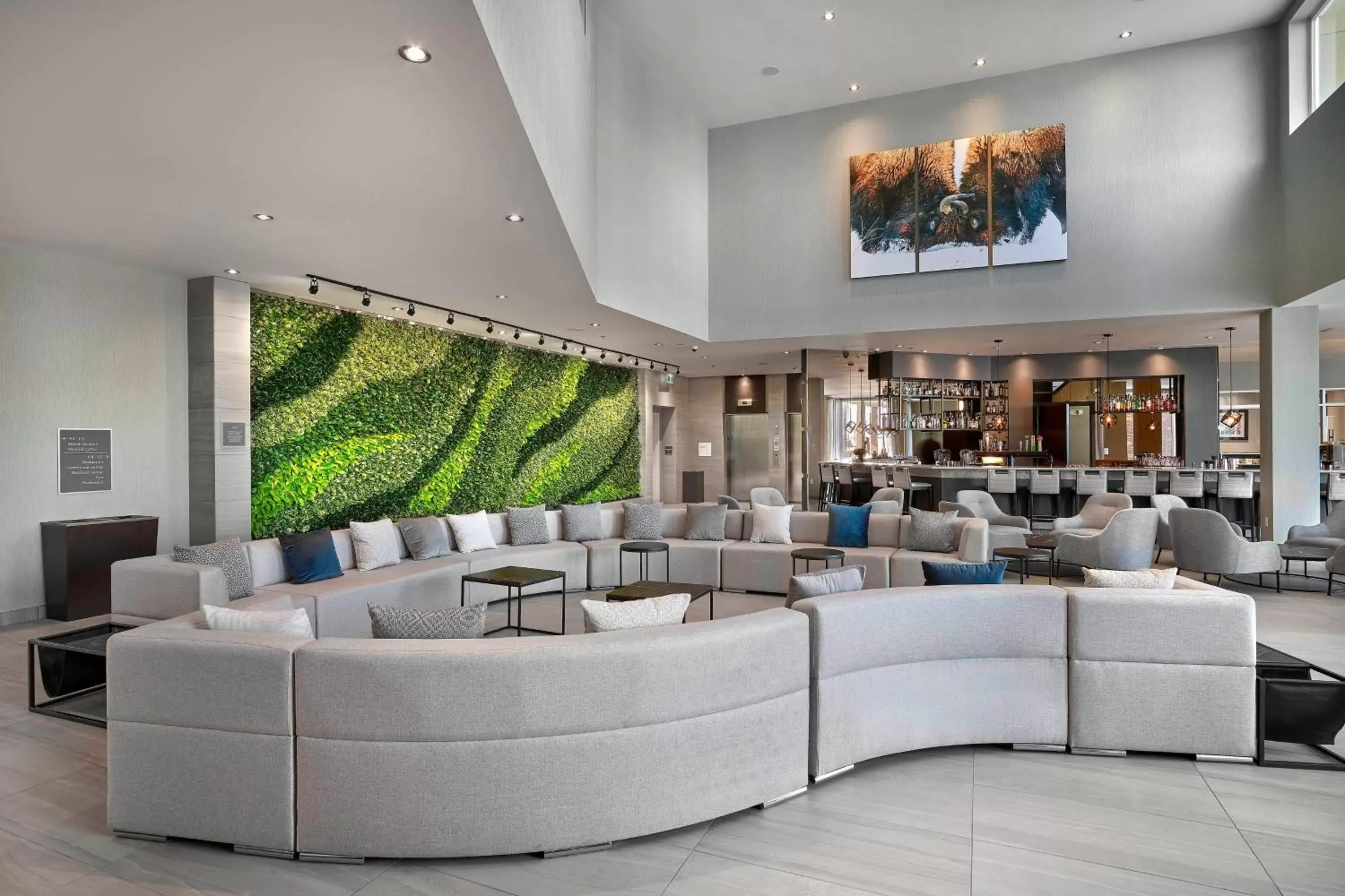 Lobby or reception, Lounge/Bar in The Westin Calgary Airport