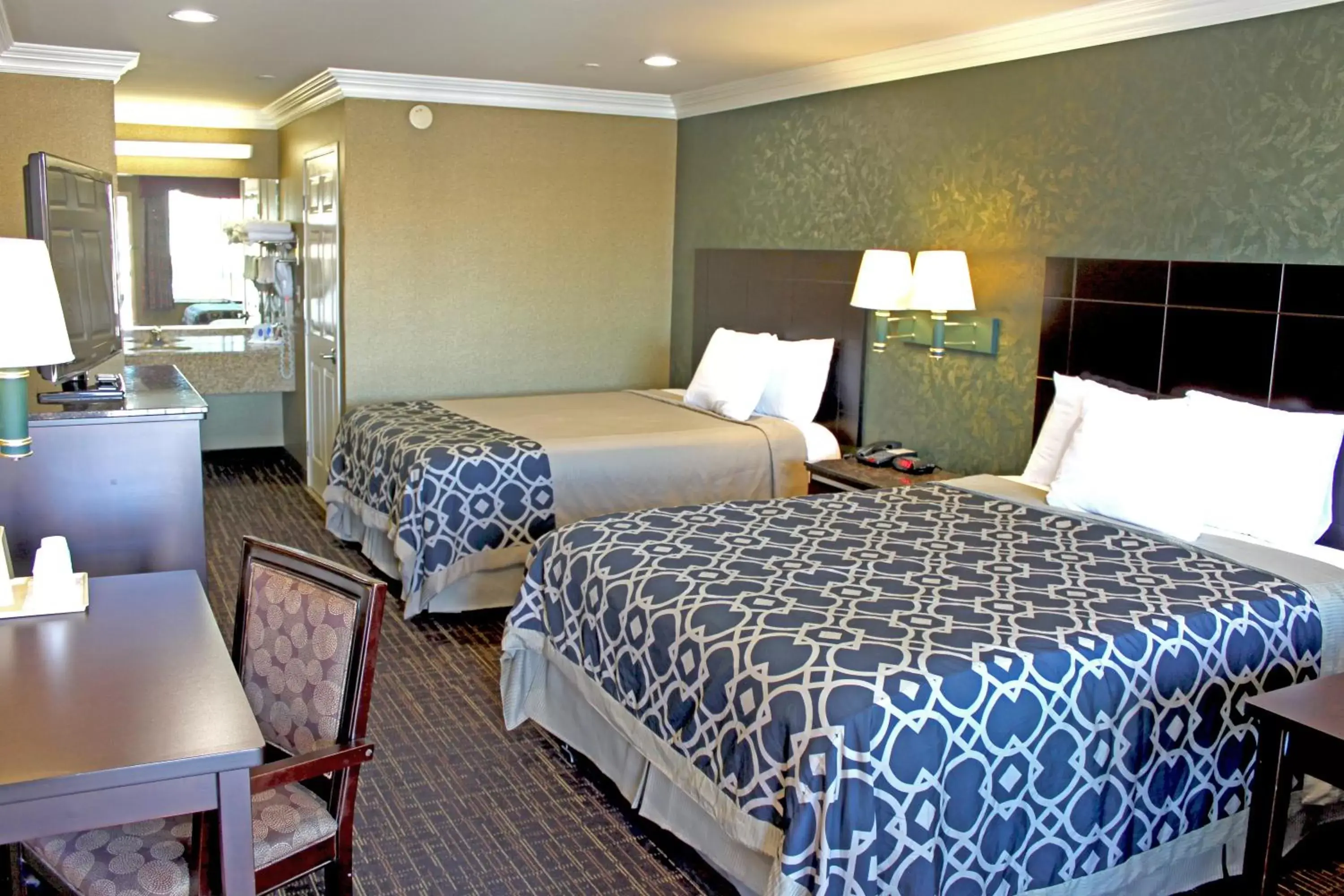 Queen Room with Two Queen Beds in Crystal Inn Suites & Spas