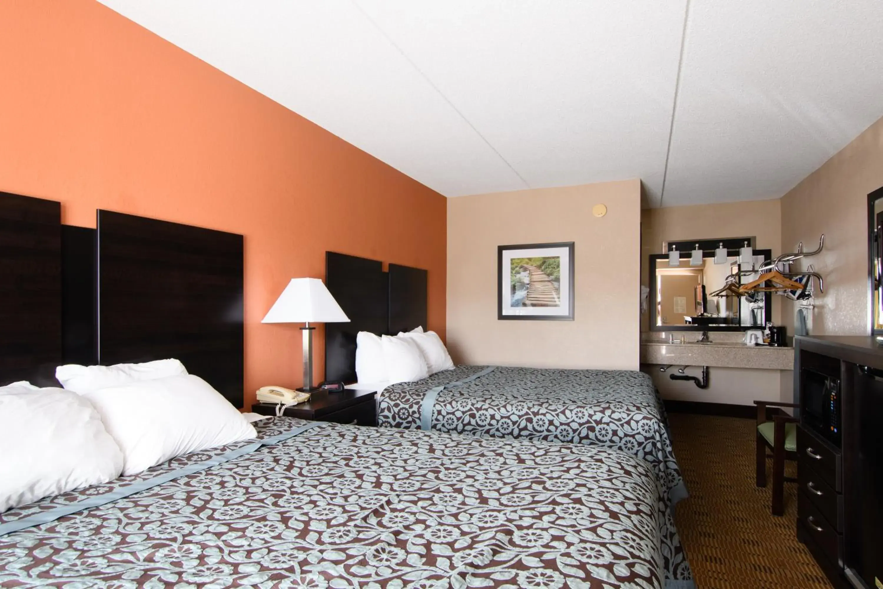 Bed in Days Inn by Wyndham Pittsburgh-Harmarville