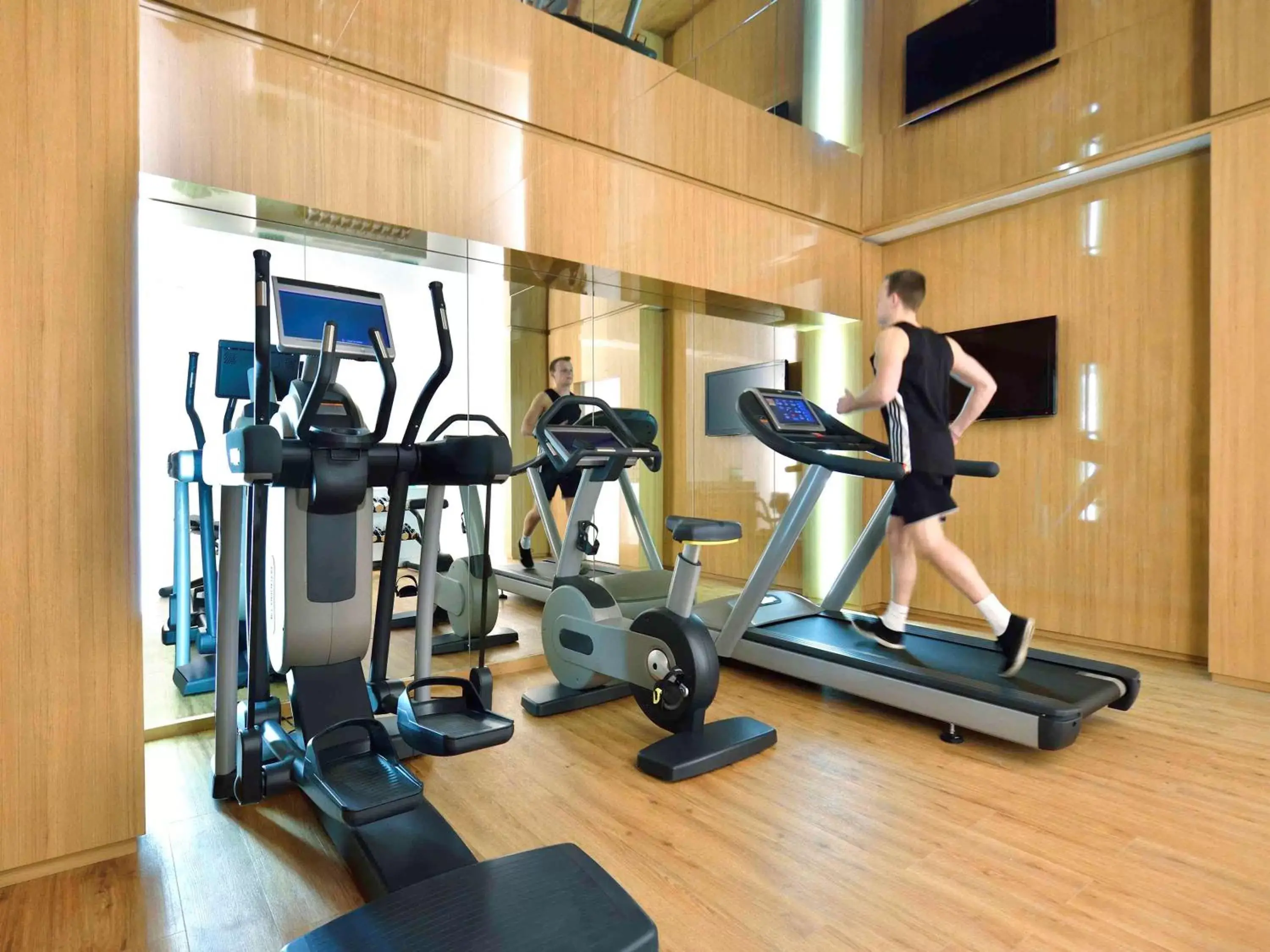 Fitness centre/facilities, Fitness Center/Facilities in Hôtel l'Echiquier Opéra Paris - MGallery