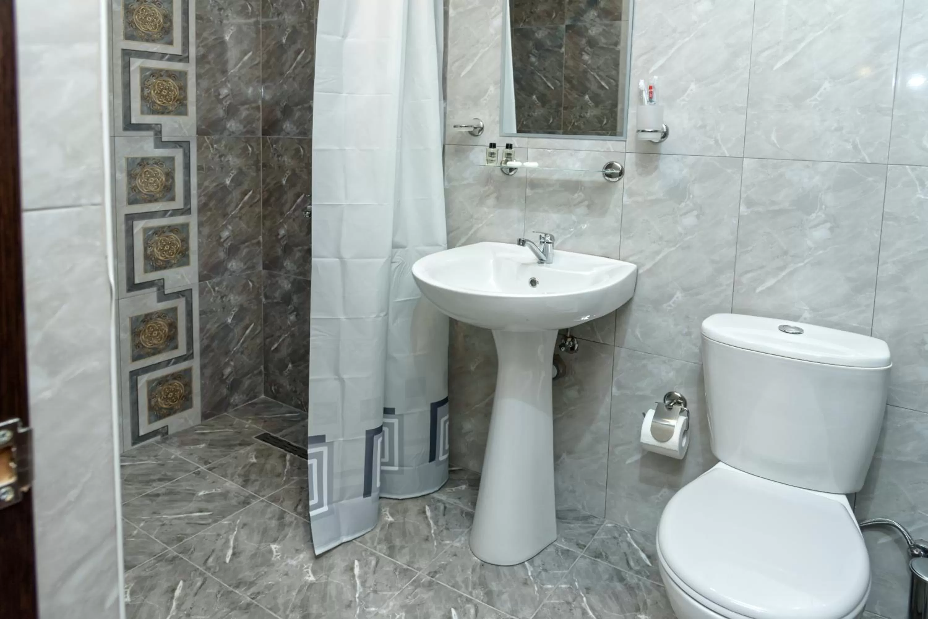 Toilet in Richmind Hotel