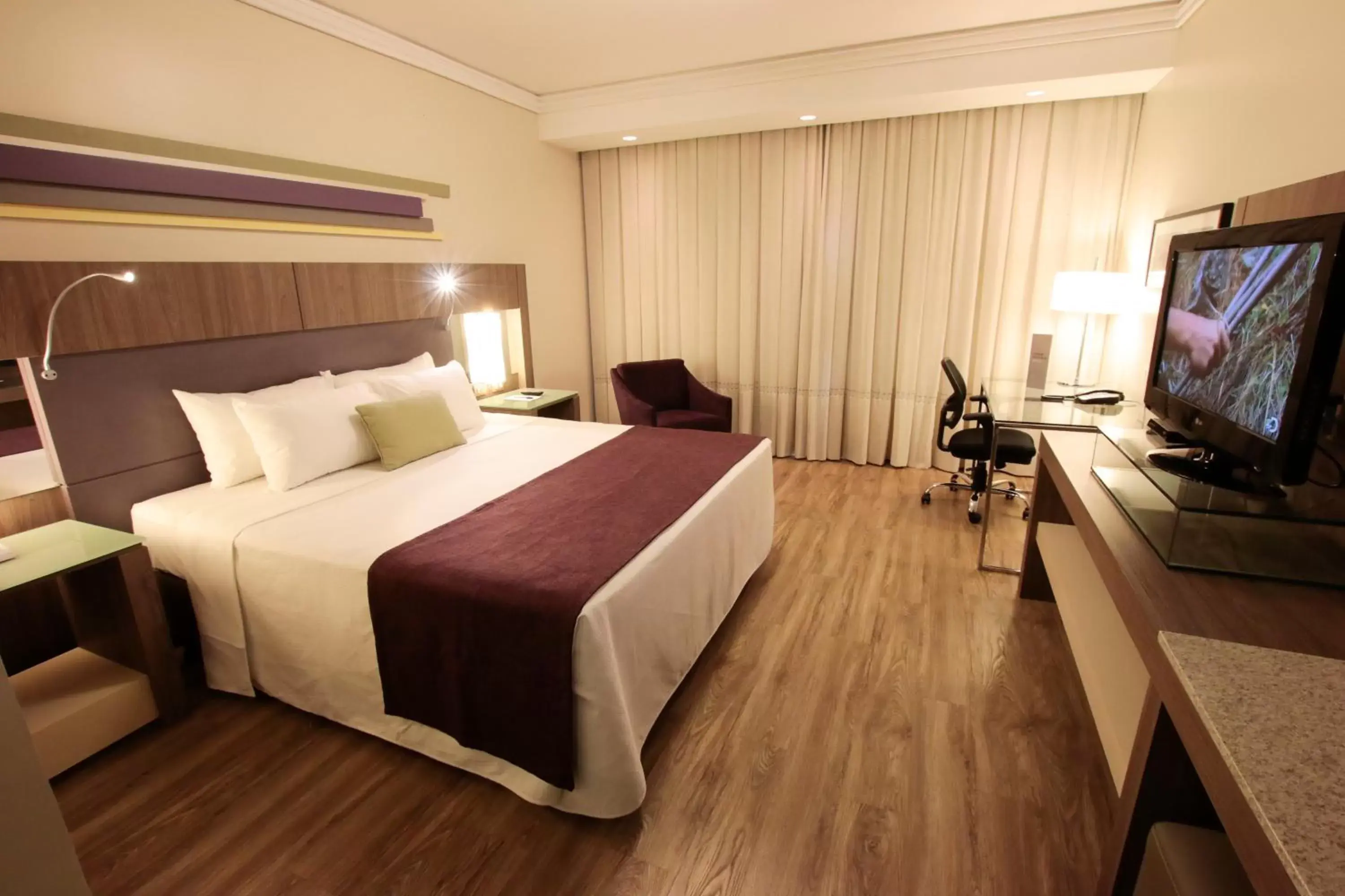 Bedroom, Bed in Grand Mercure Curitiba Rayon