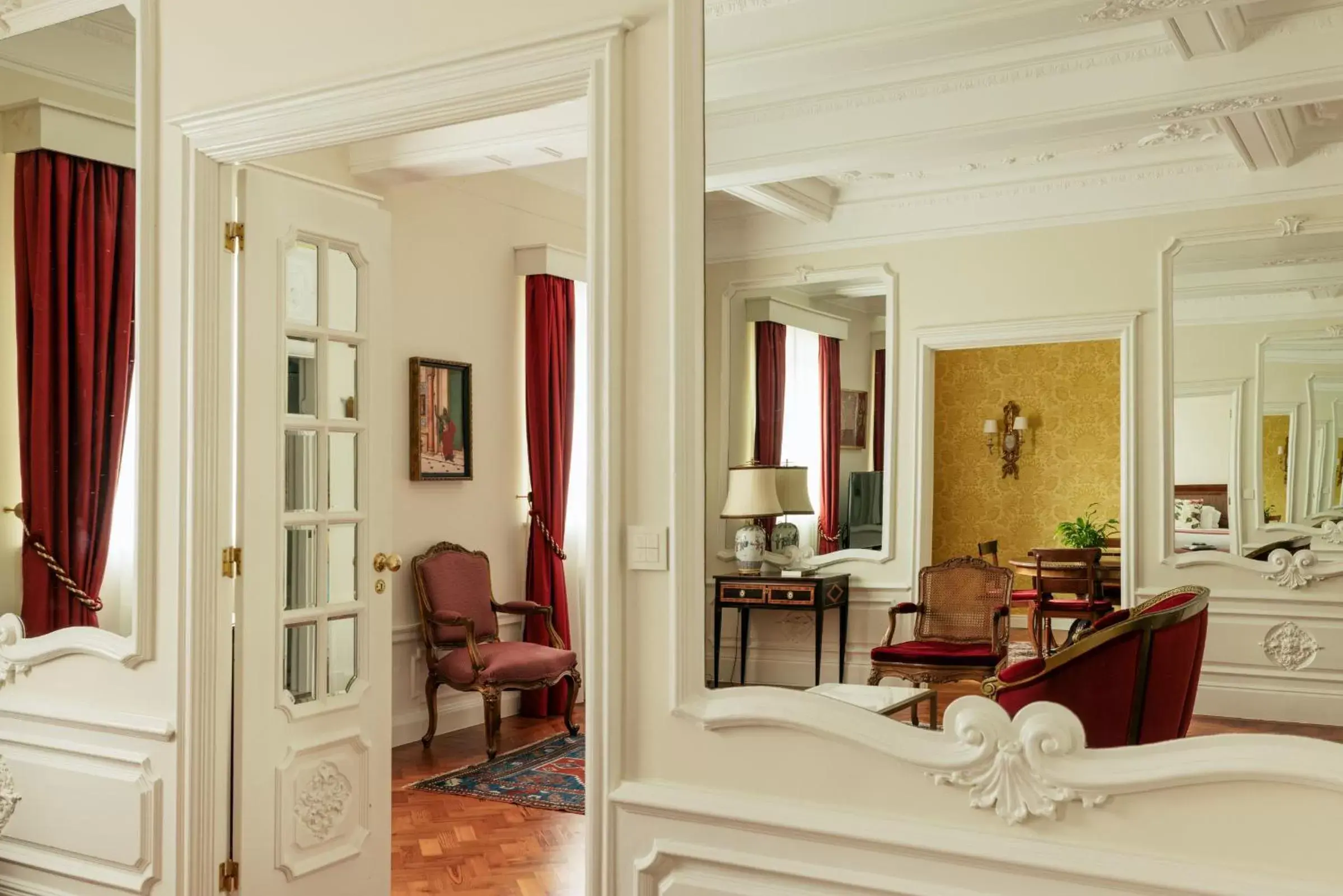 Bed, Seating Area in Hospes Infante Sagres Porto