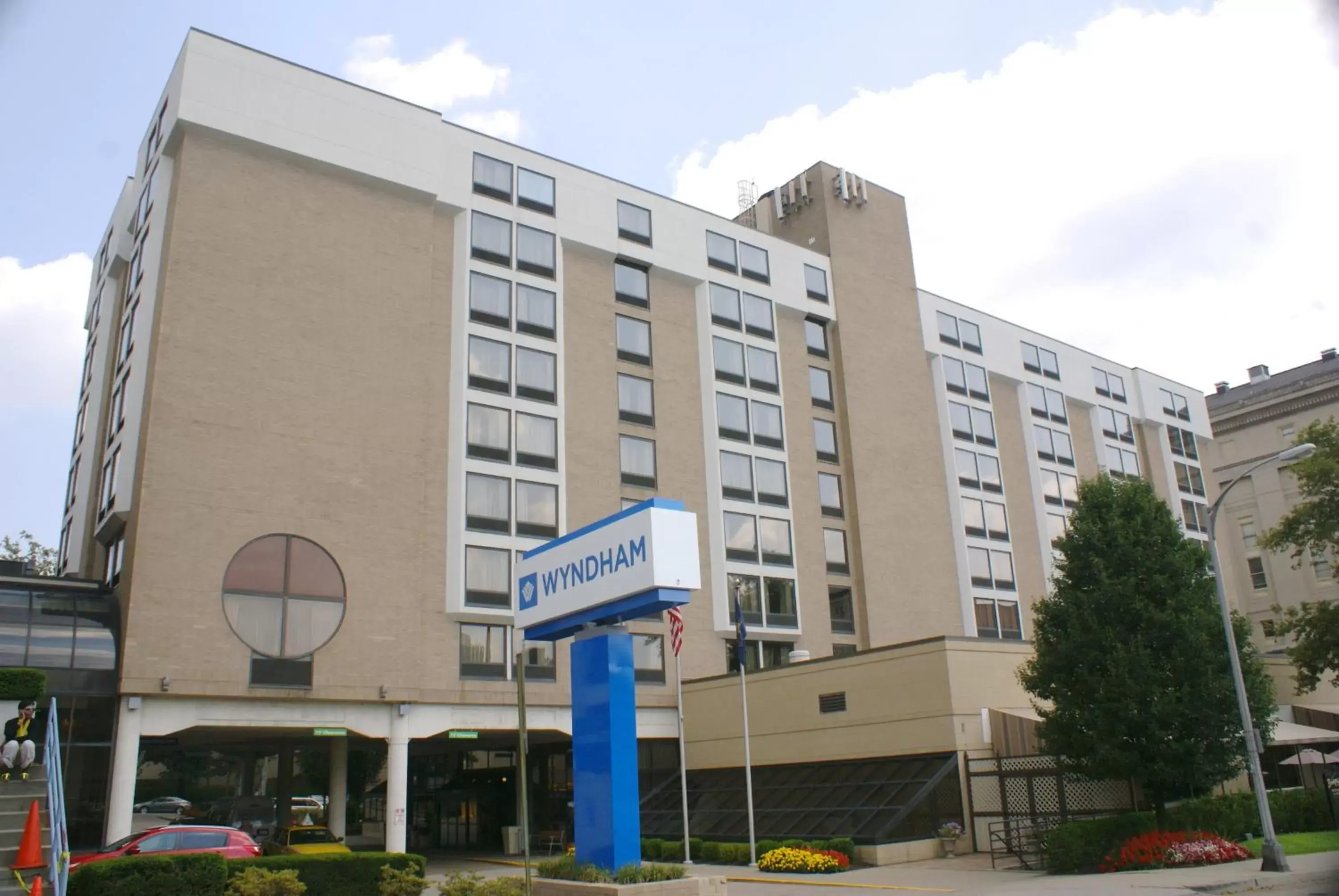 Facade/entrance, Property Building in Wyndham Pittsburgh University Center