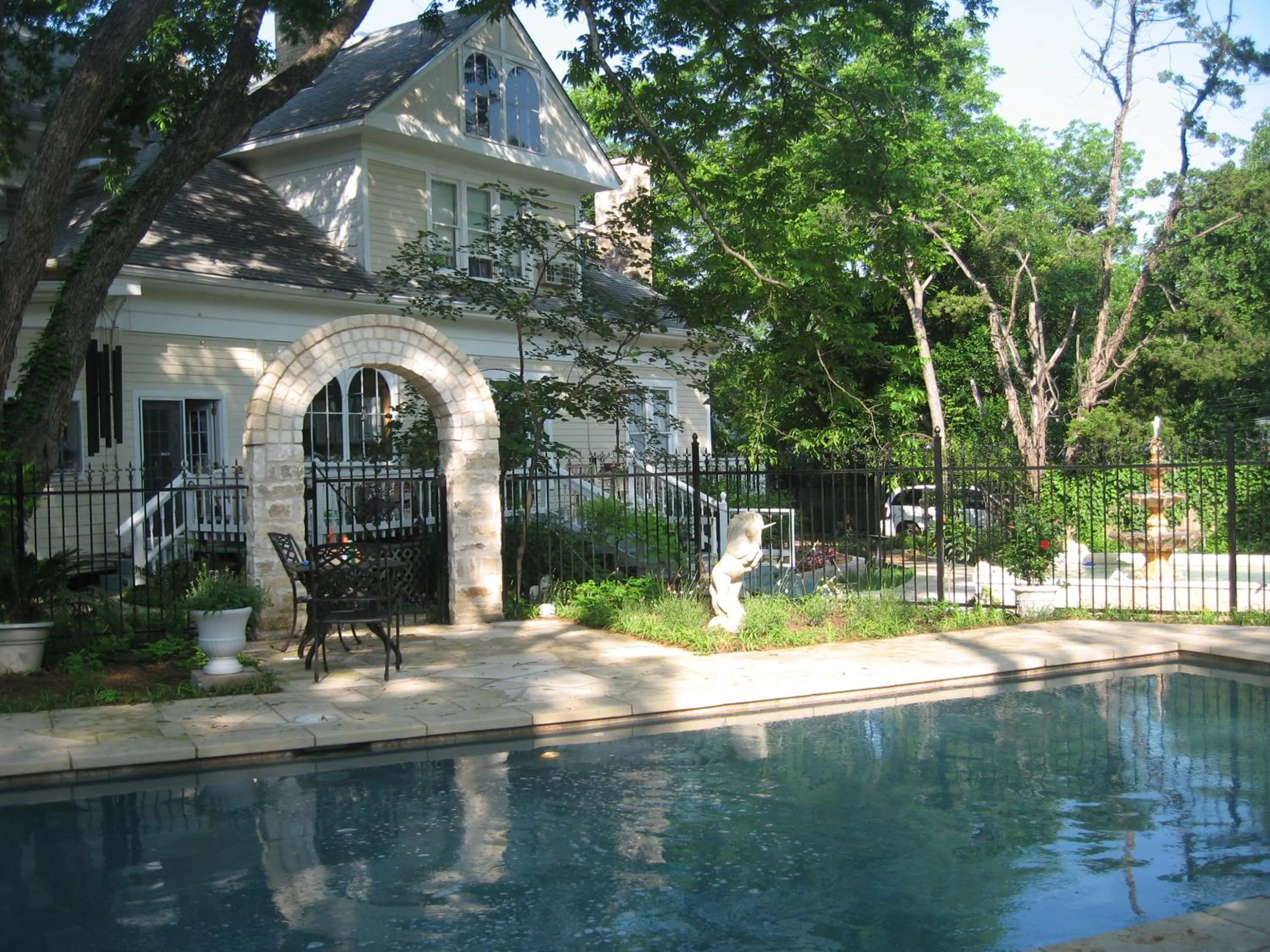 Swimming Pool in Strickland Arms Bed and Breakfast