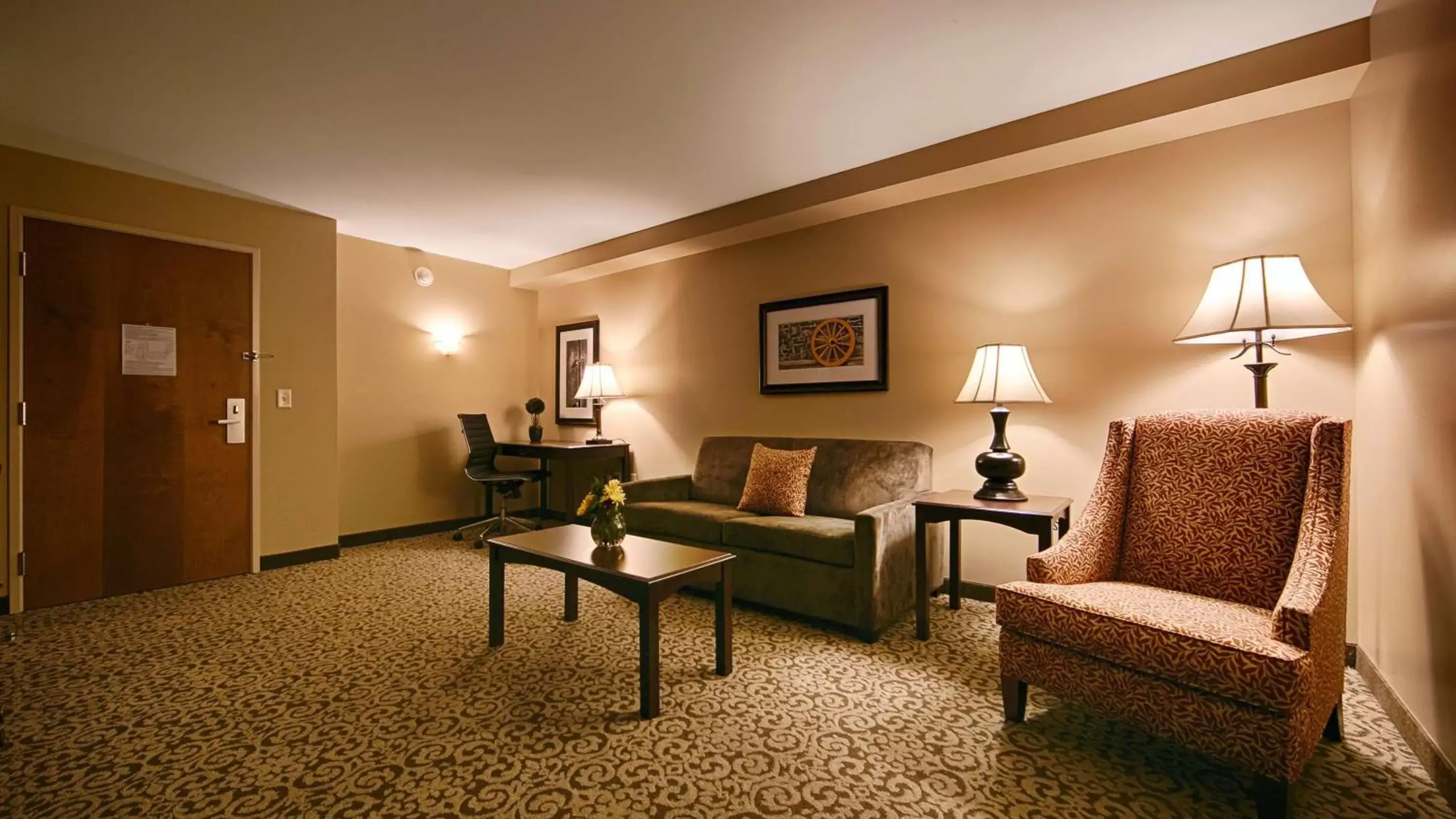 Photo of the whole room, Seating Area in Best Western Plus Intercourse Village Inn