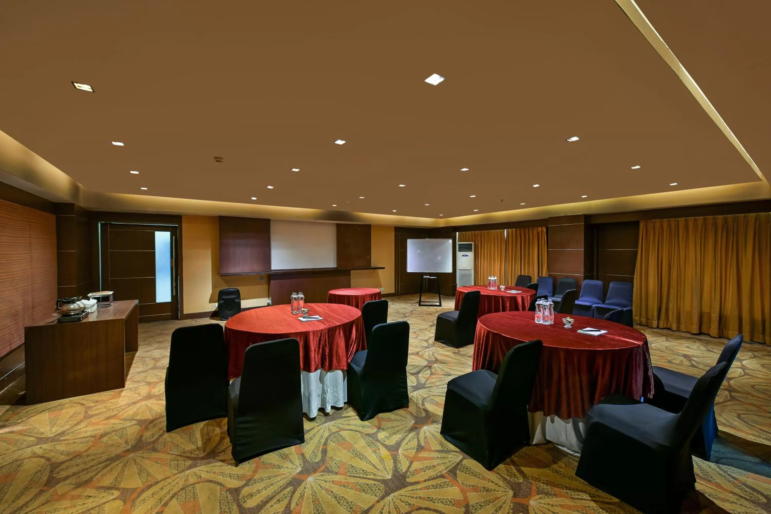Meeting/conference room in Fariyas Resort Lonavala