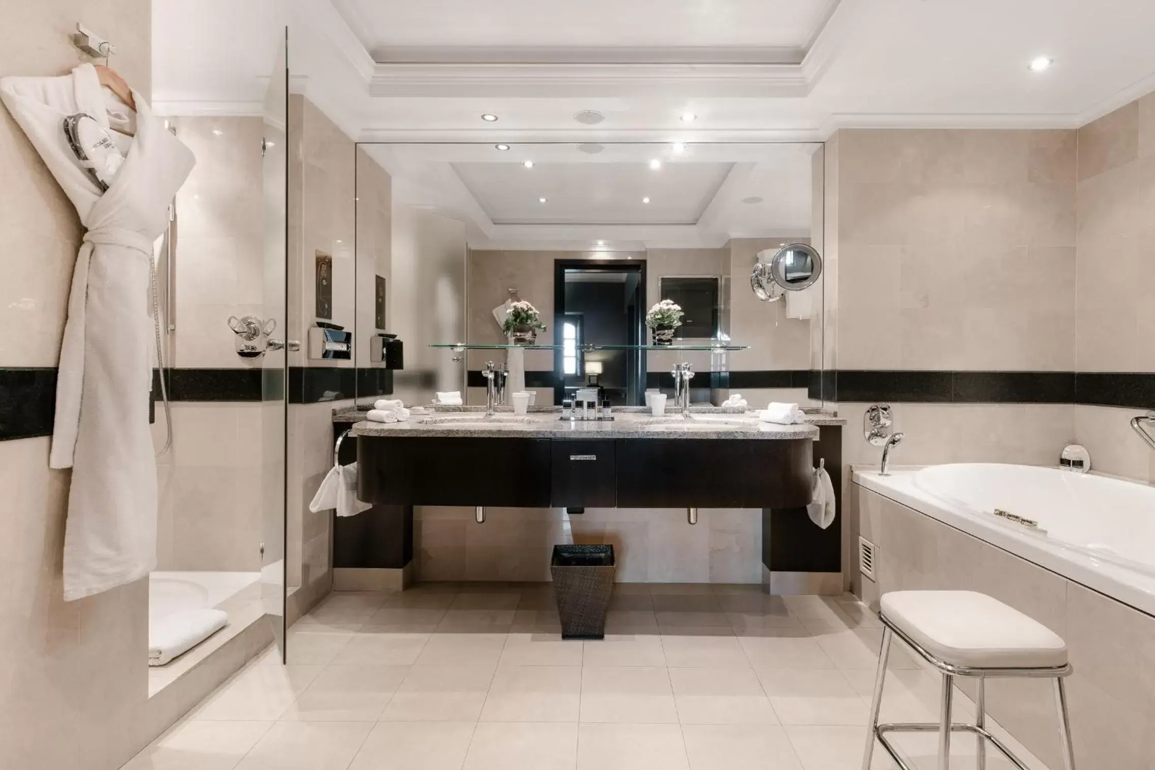 Bathroom in Hôtel Métropole Genève