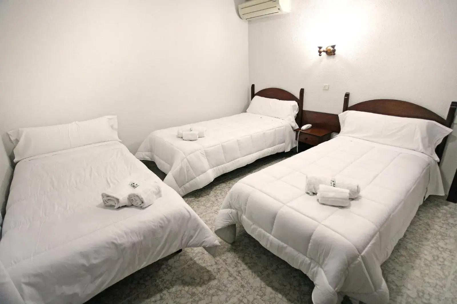 Bed in Hotel Canadá
