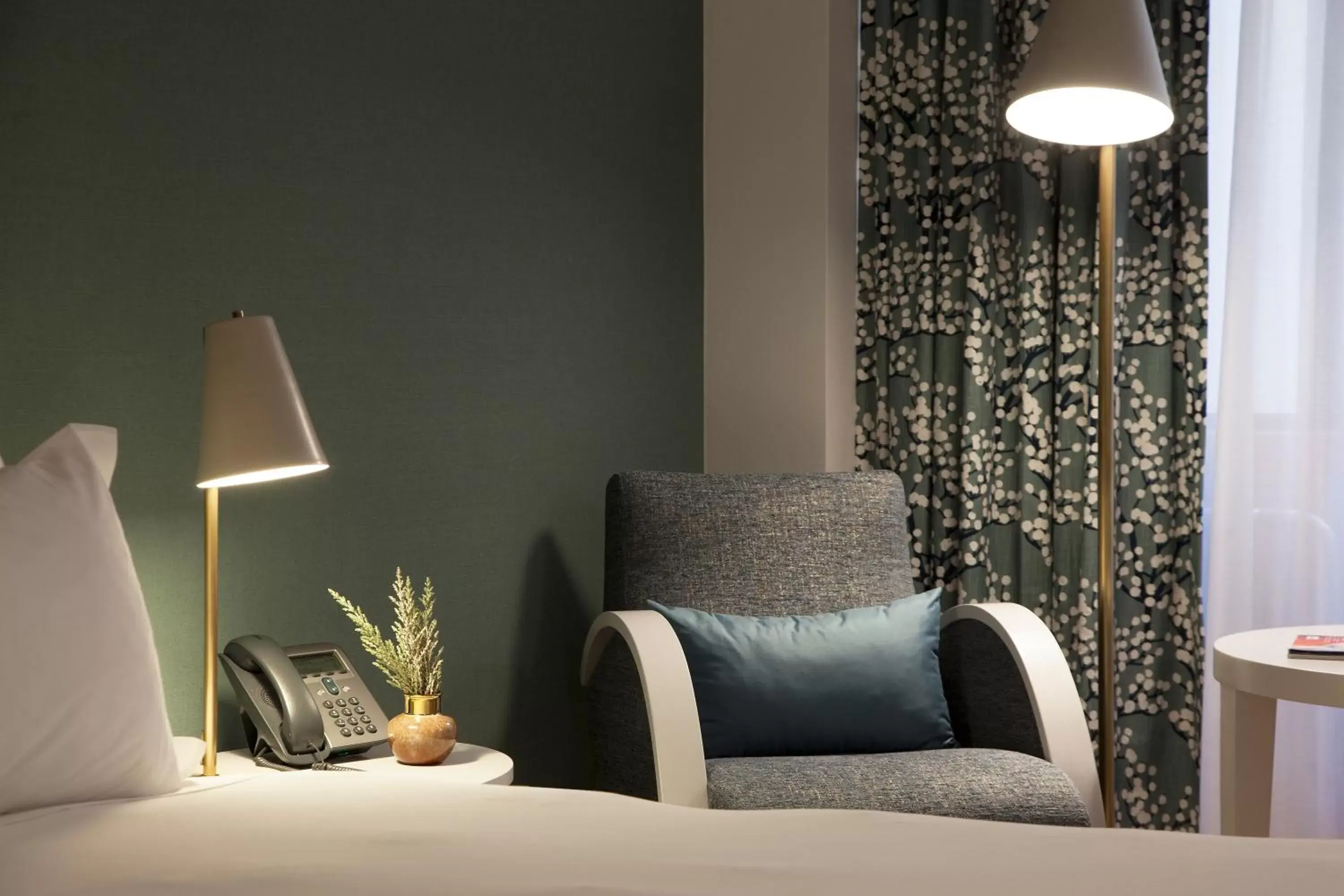 Decorative detail, Bed in Altis Suites Apartamentos Turísticos Decorative detail, Bed in Altis Suites Apartamentos Turísticos