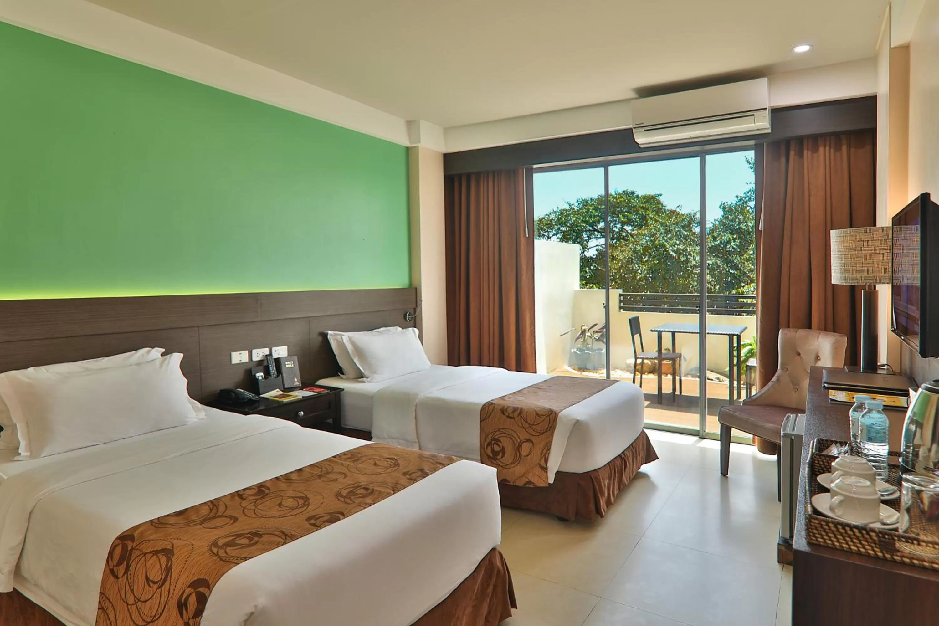 Balcony/Terrace, Bed in Kew Hotel Tagbilaran