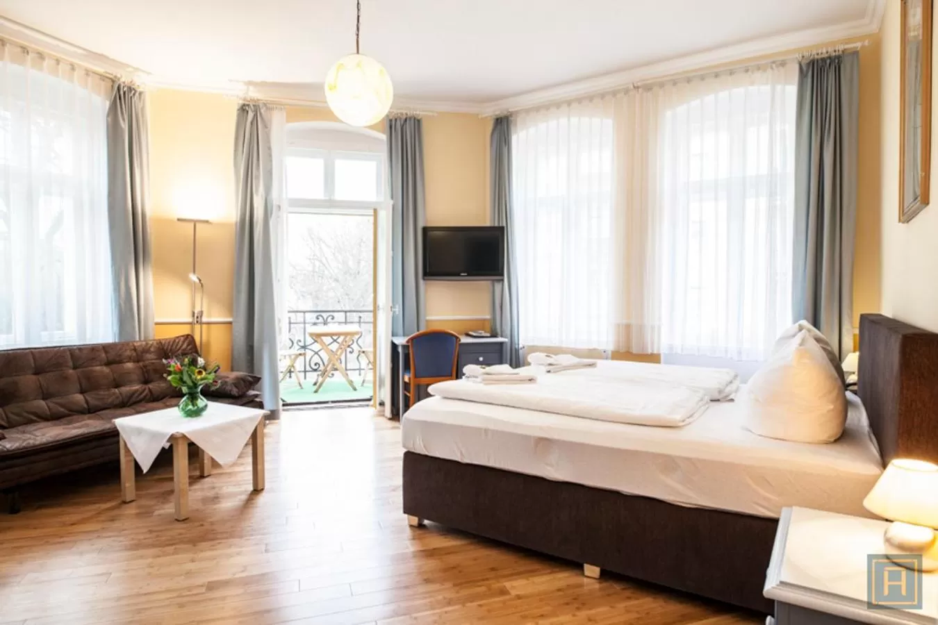 Balcony/Terrace, Bed in Hotel Silesia