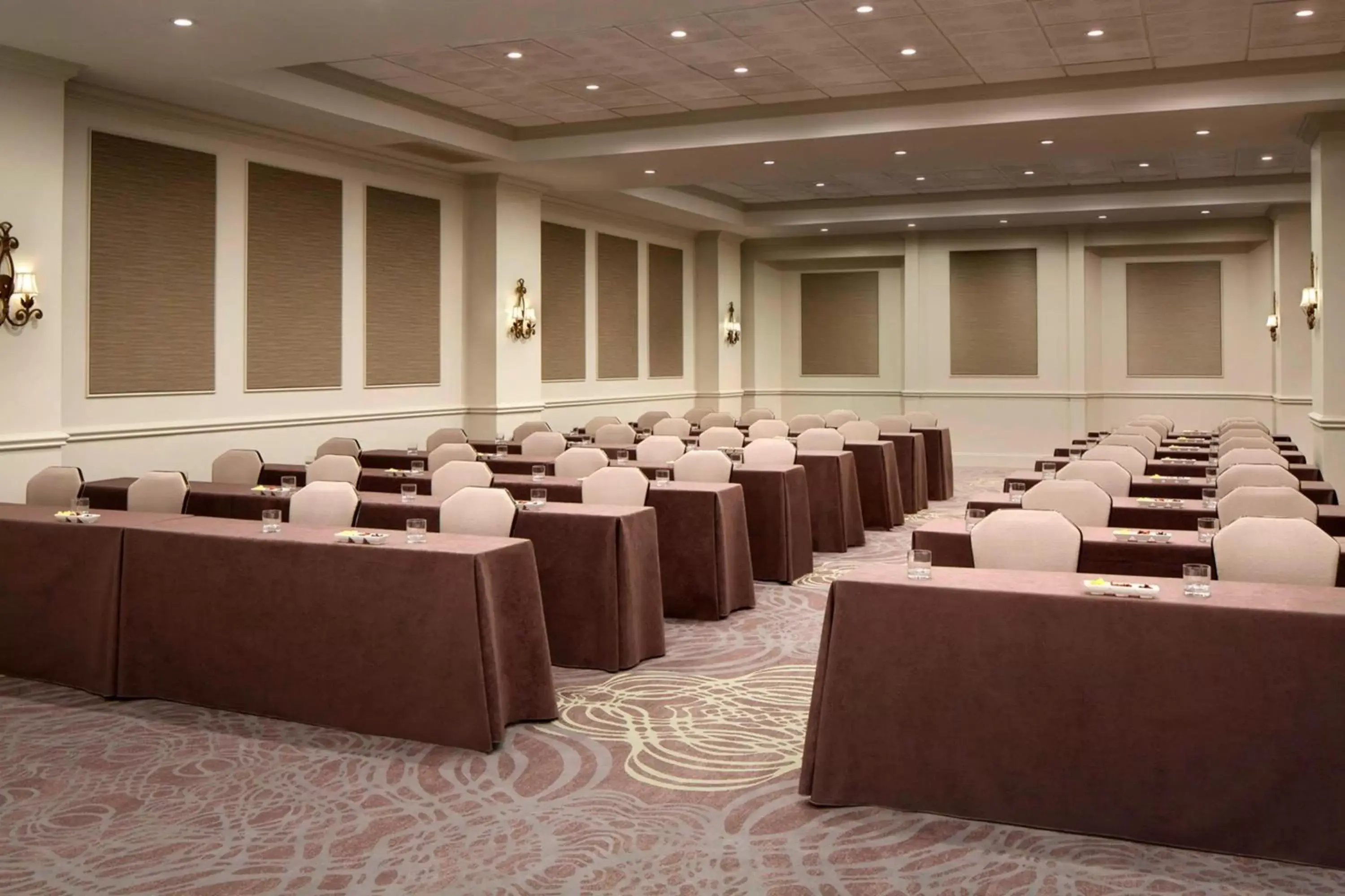 Meeting/conference room in Courtyard by Marriott New Orleans French Quarter/Iberville