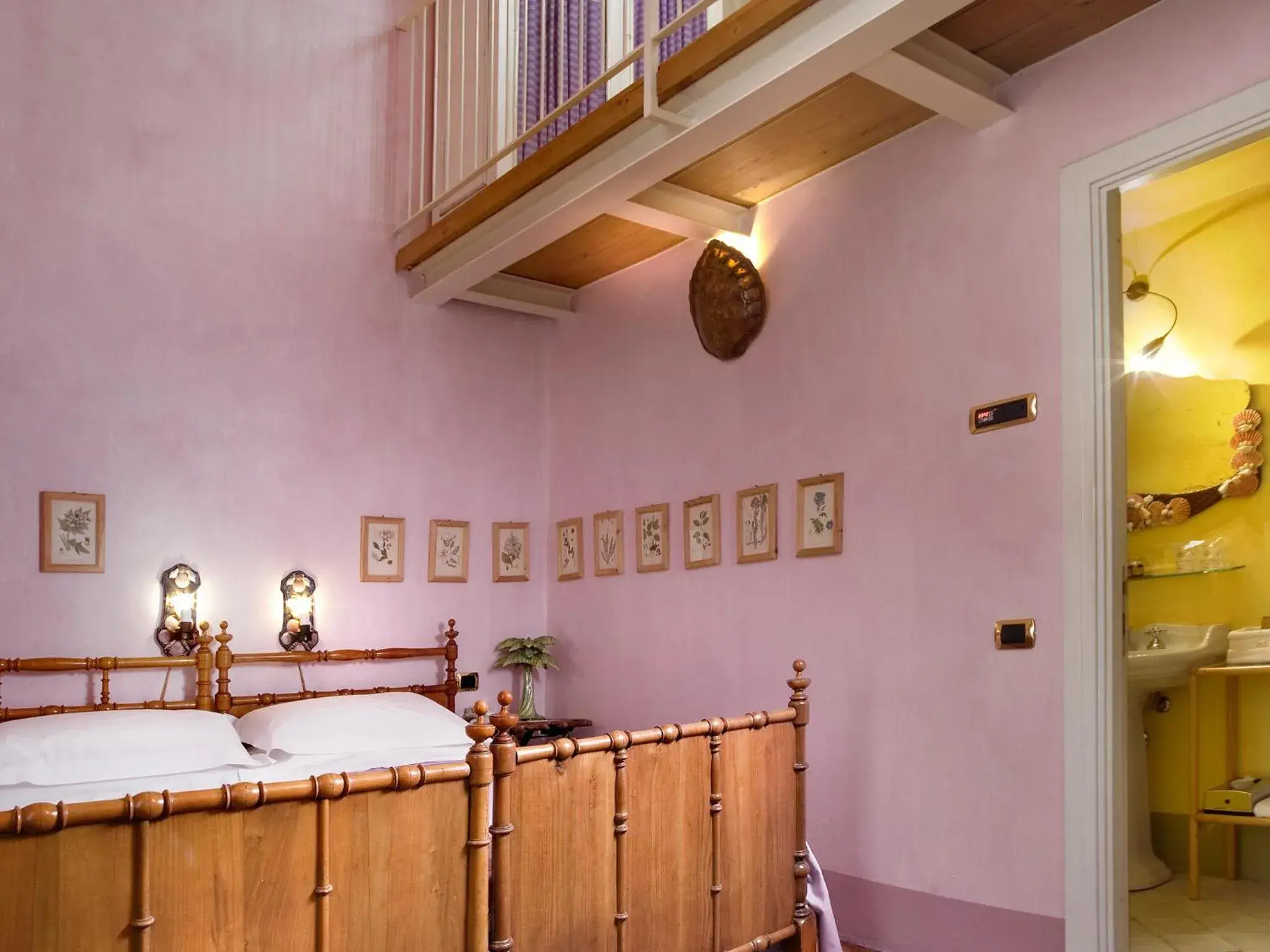 Coffee/tea facilities, Bathroom in Graziella Patio Hotel