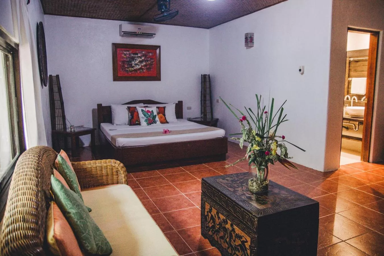 Photo of the whole room, Bed in Hibiscus Garden Resort