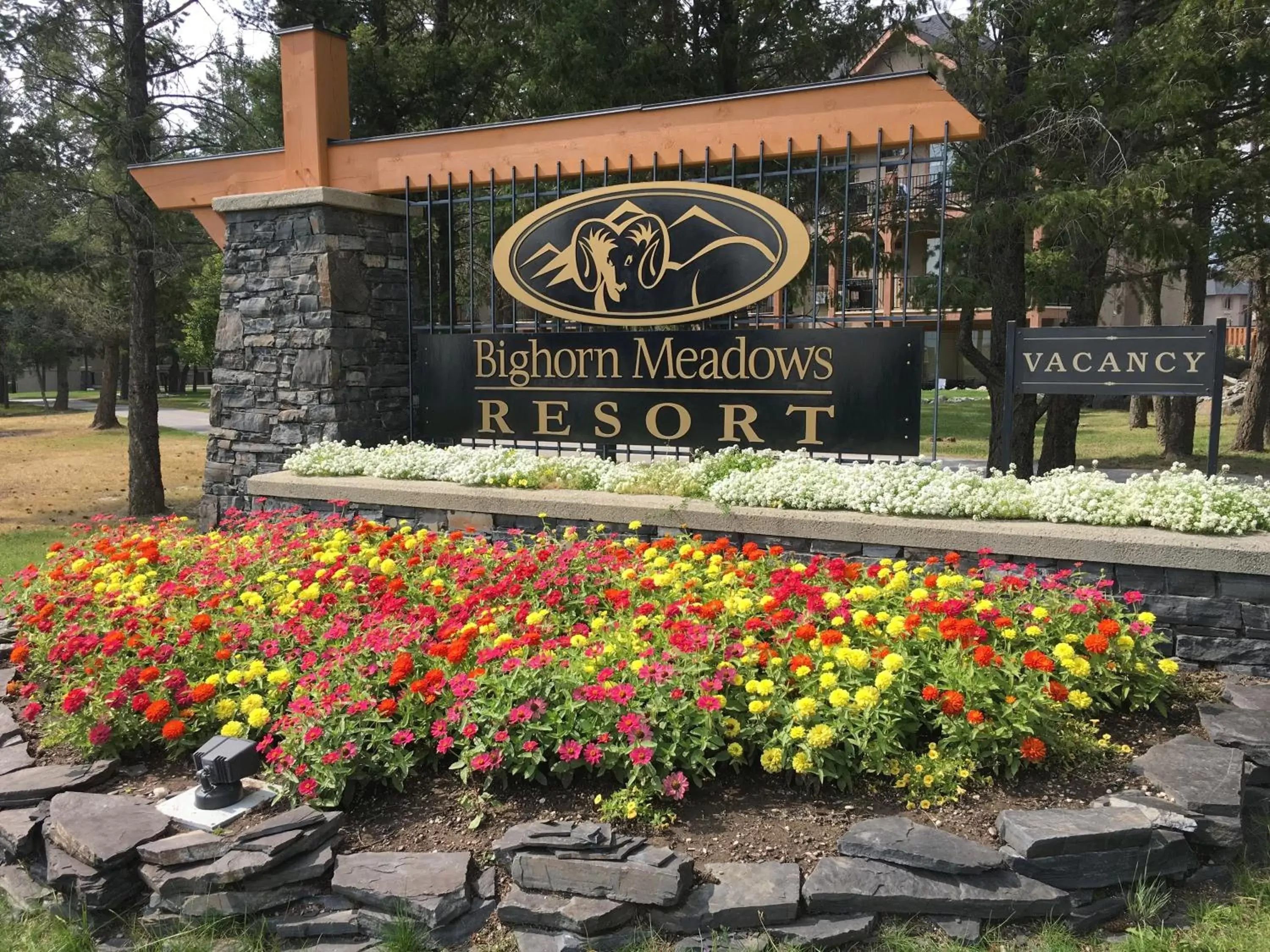 Facade/entrance in Bighorn Meadows Resort Facade/entrance in Bighorn Meadows Resort