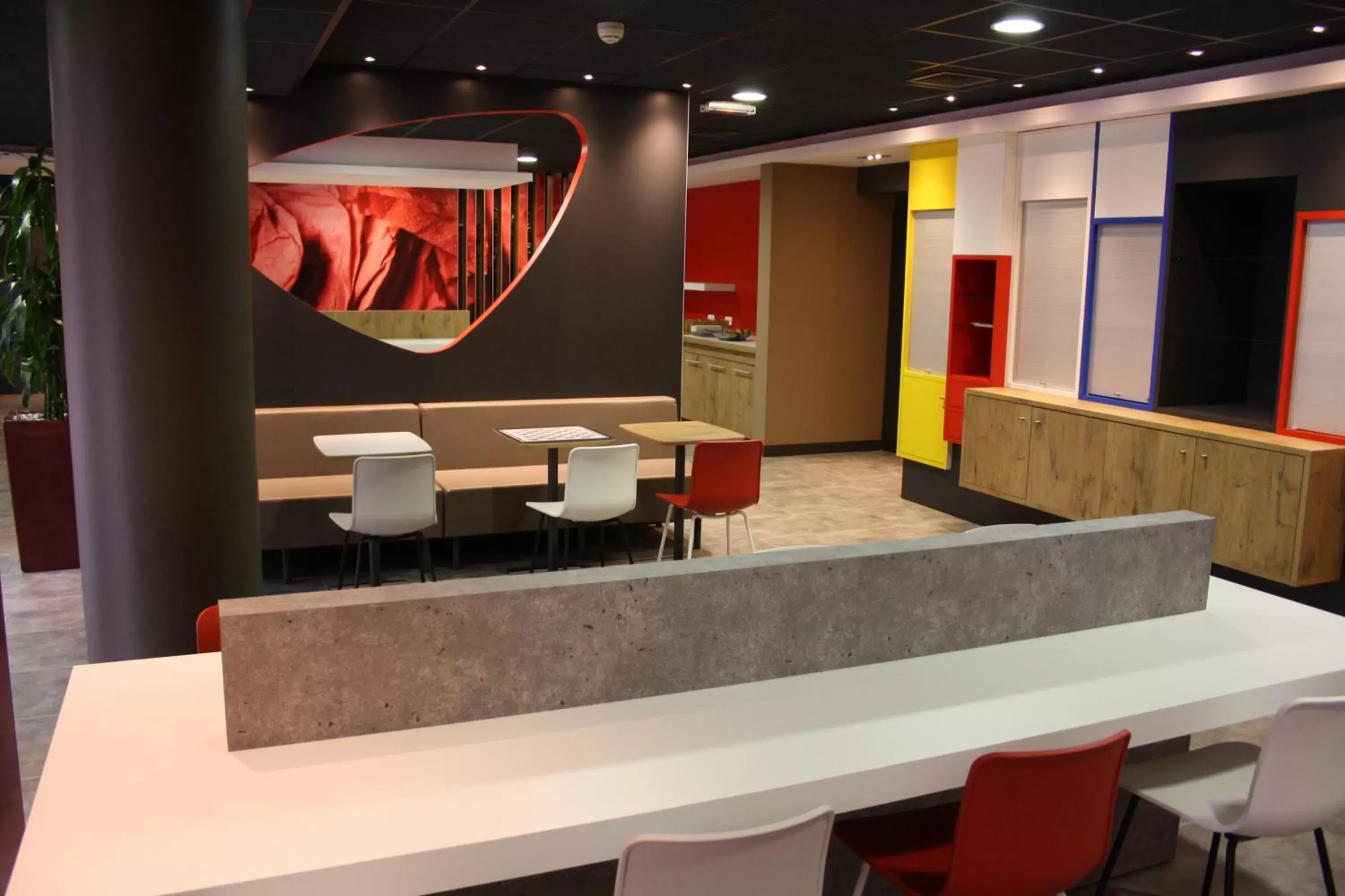 Restaurant/places to eat in ibis Lille Centre Gares