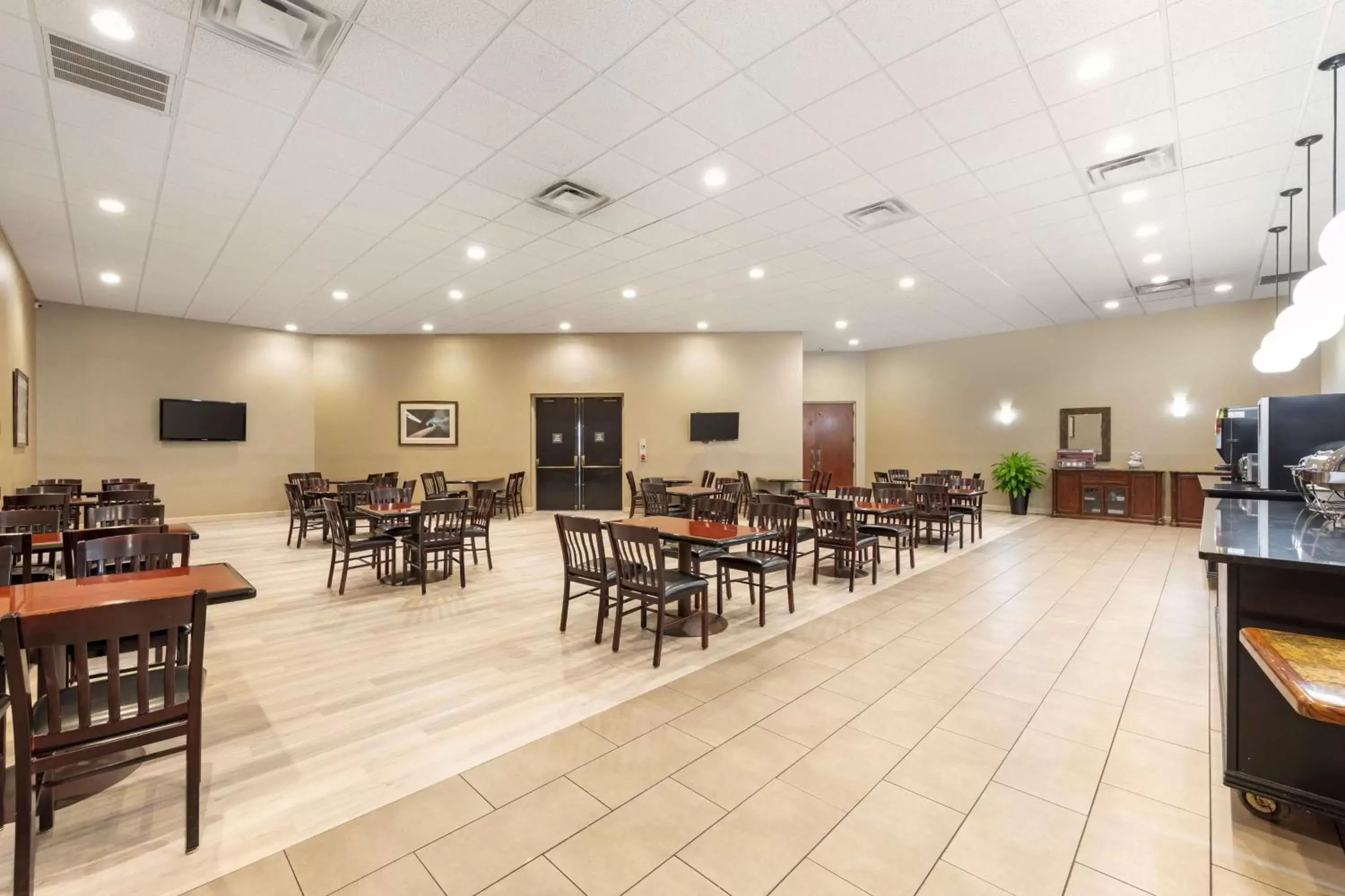 Breakfast, Restaurant/Places to Eat in Best Western Plus Madison-Huntsville Hotel