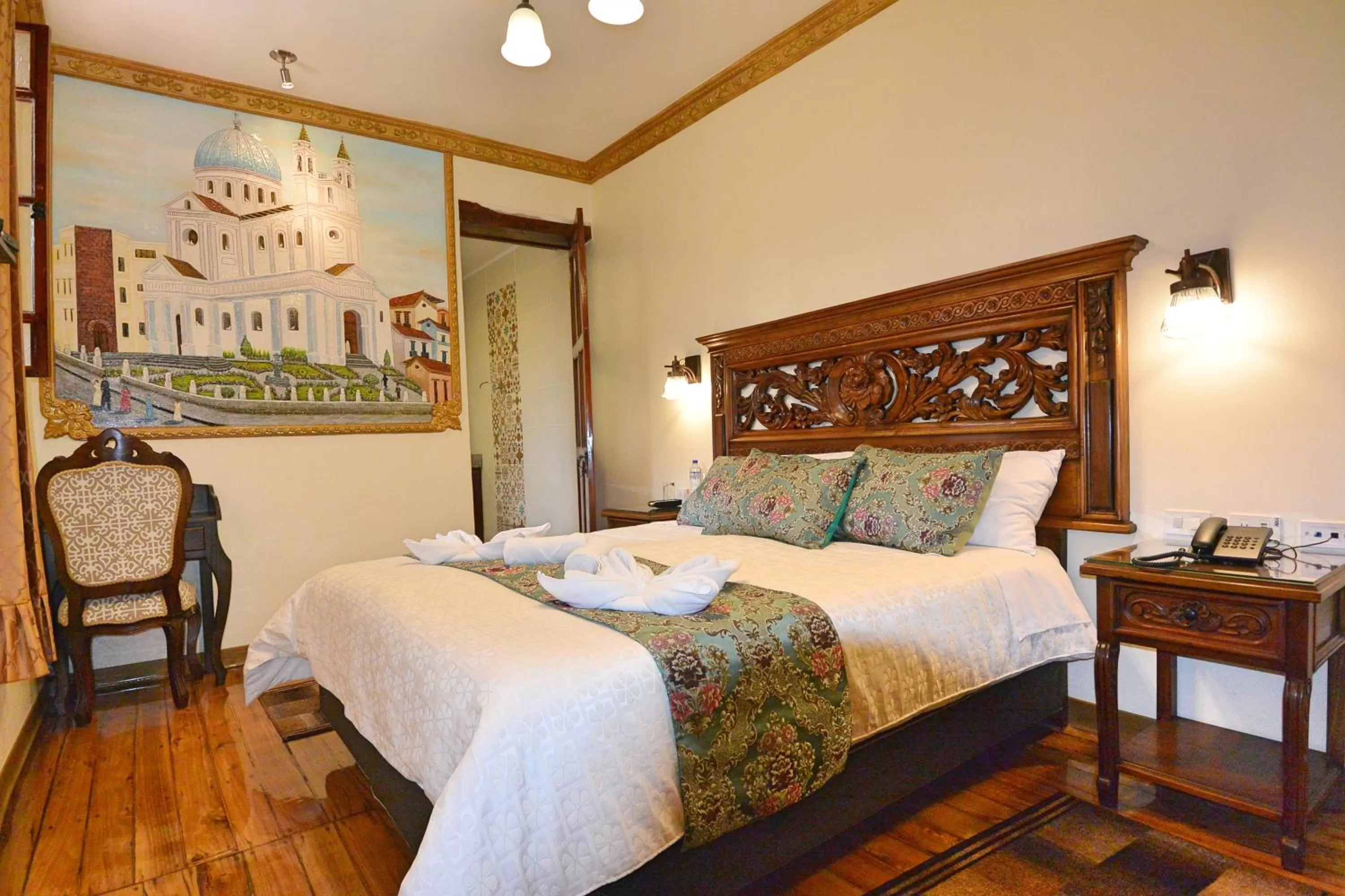 Photo of the whole room, Bed in Hotel La Basílica Quito