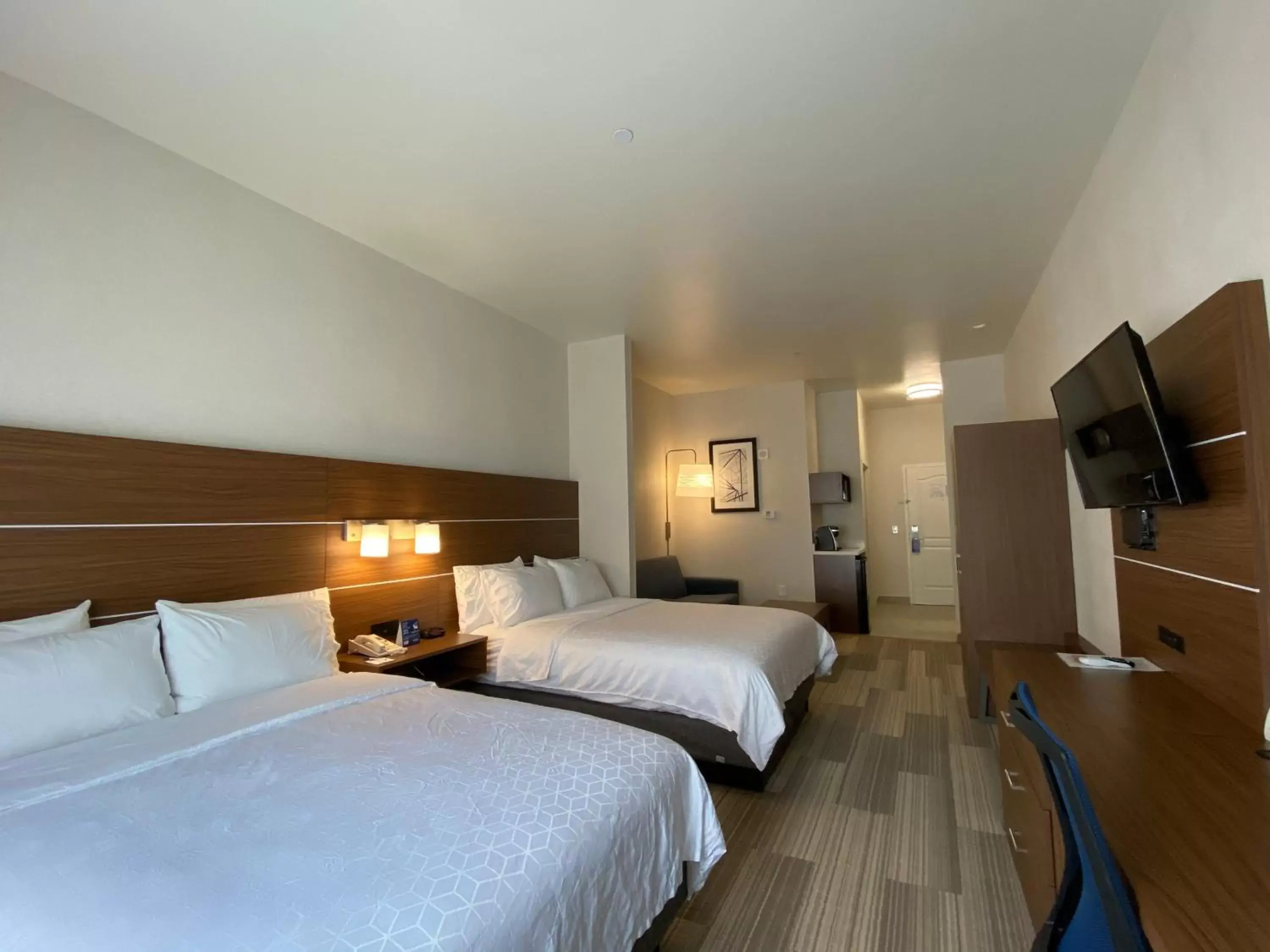 Bedroom, Bed in Holiday Inn Express & Suites Beaumont - Oak Valley by IHG Bedroom, Bed in Holiday Inn Express & Suites Beaumont - Oak Valley by IHG