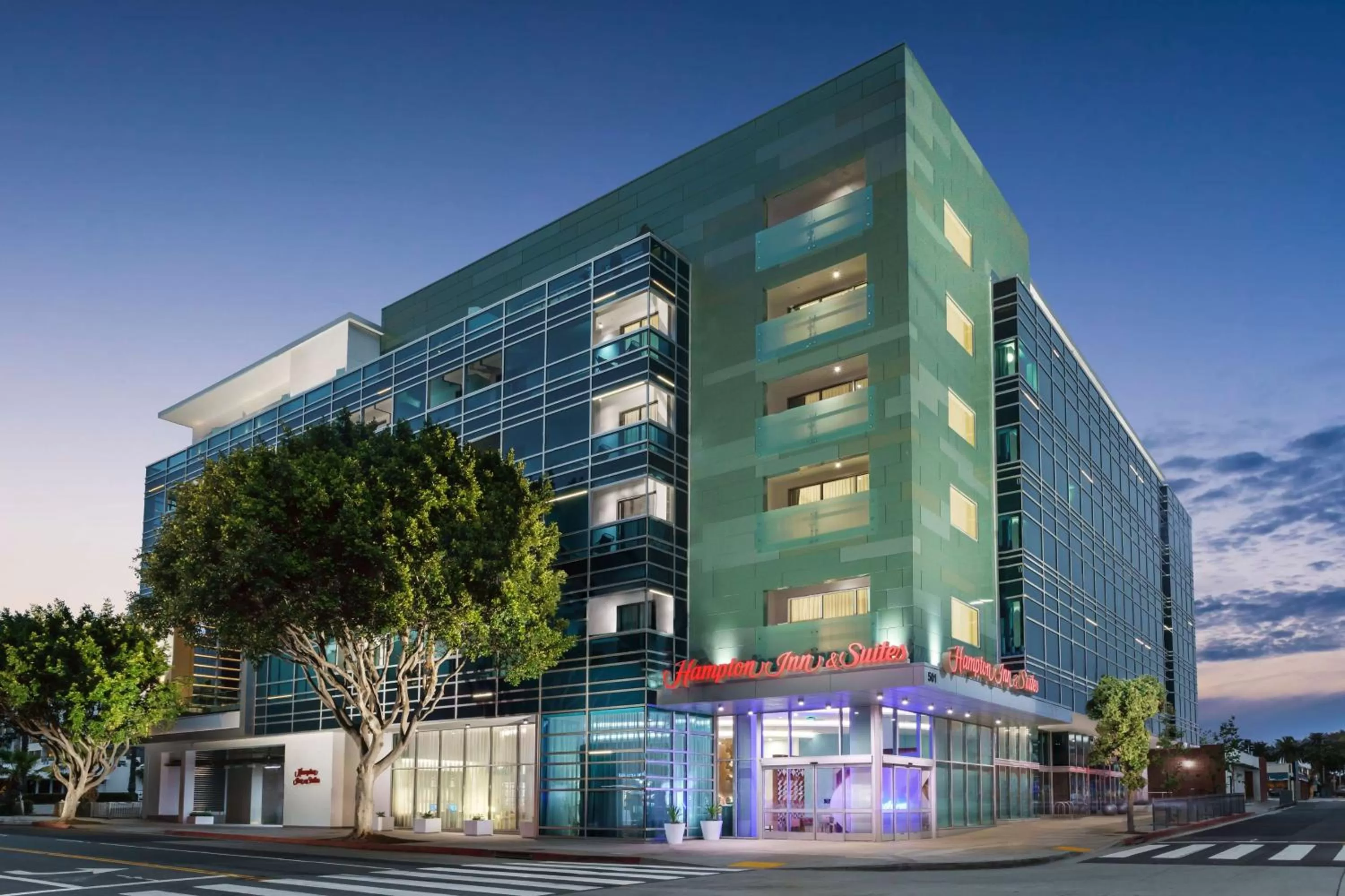 Property building in Hampton Inn & Suites Santa Monica