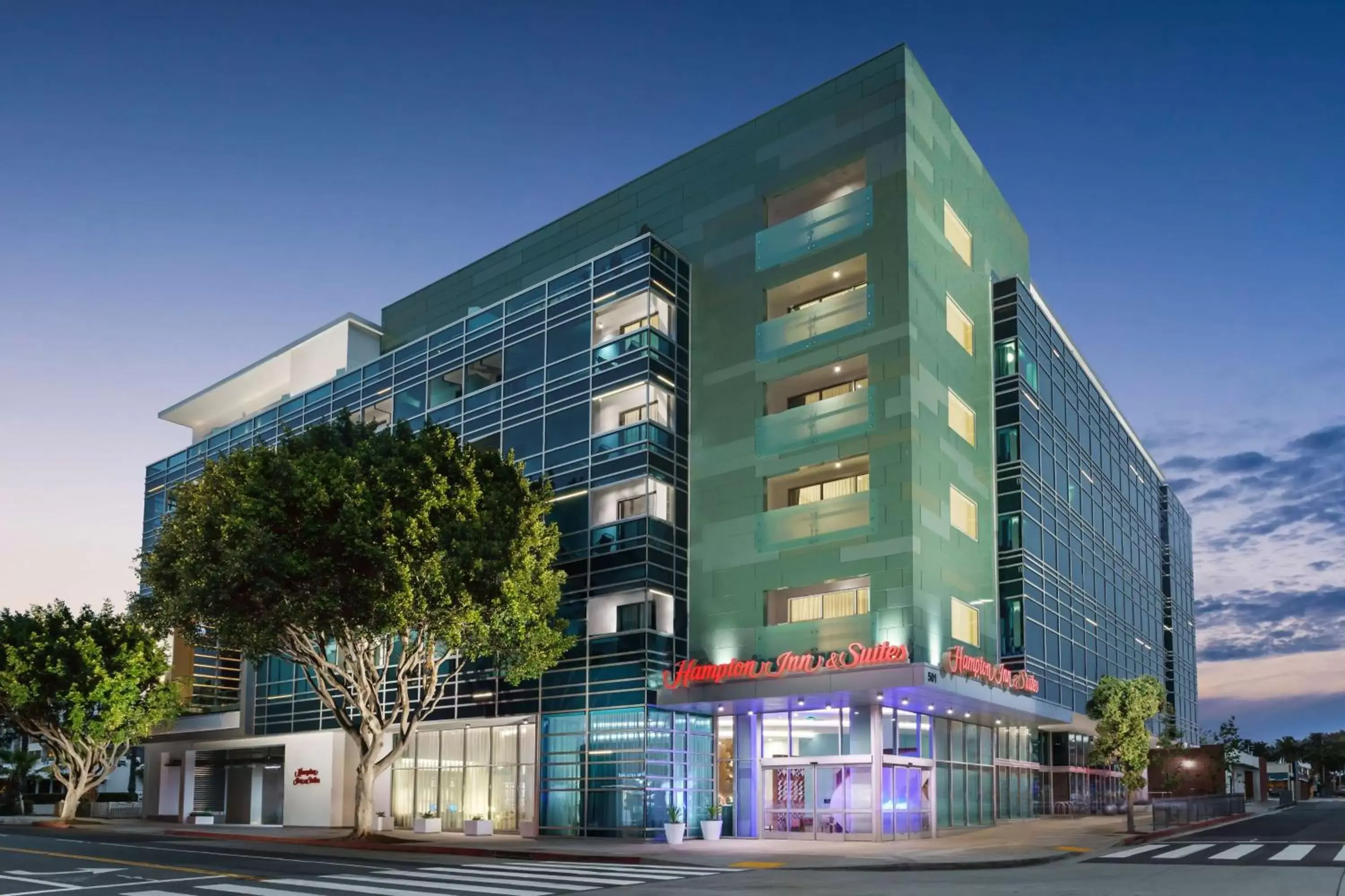 Property Building in Hampton Inn & Suites Santa Monica