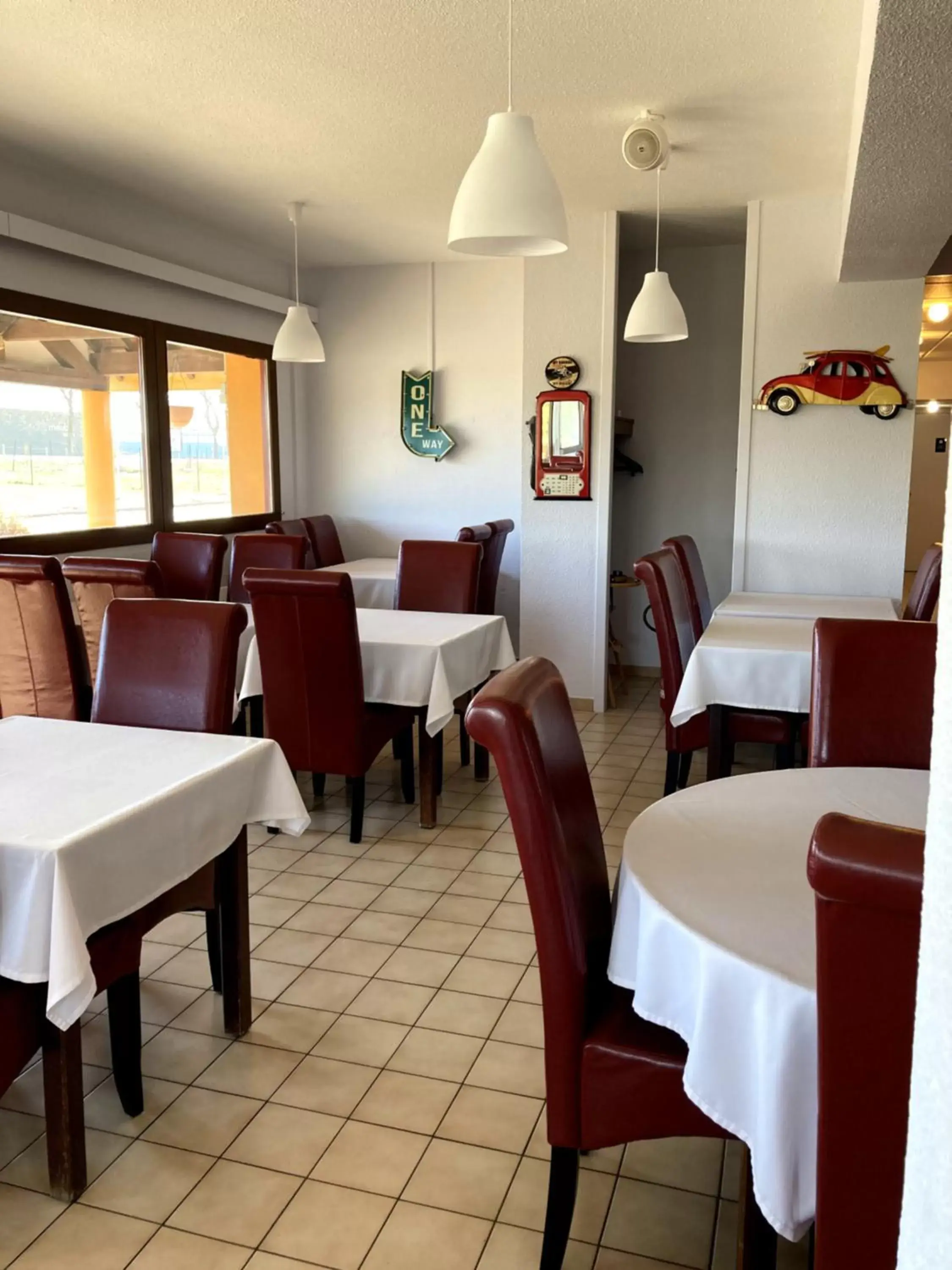 Restaurant/Places to Eat in Brit Hotel Essentiel Moulins Avermes