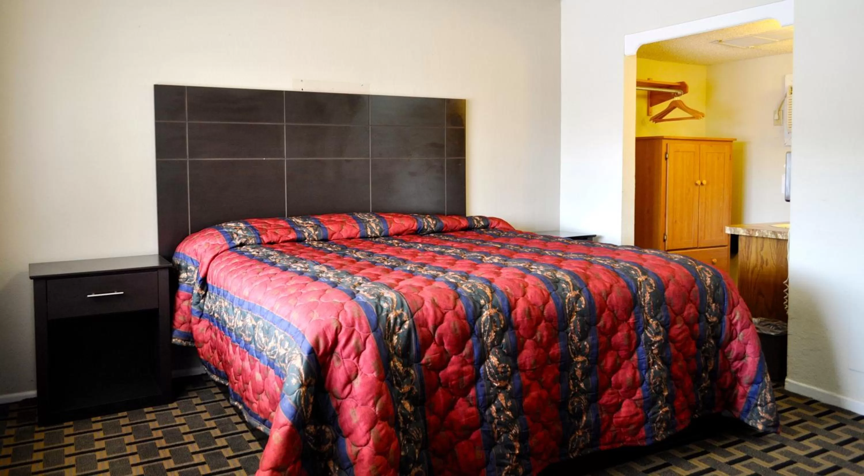 Bed in Andrews Motor Inn