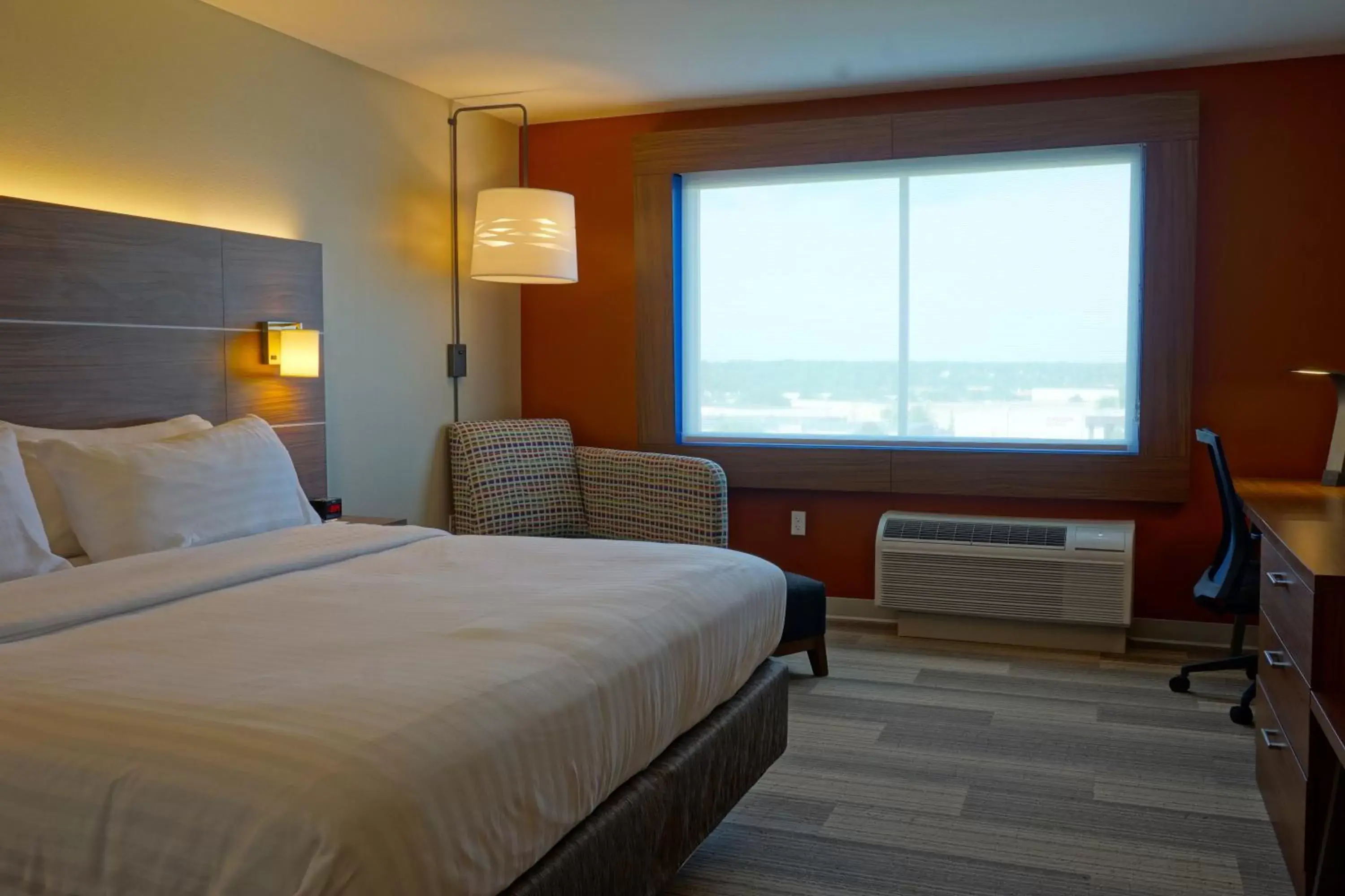 Photo of the whole room, Bed in Holiday Inn Express & Suites Omaha - Millard Area, an IHG Hotel