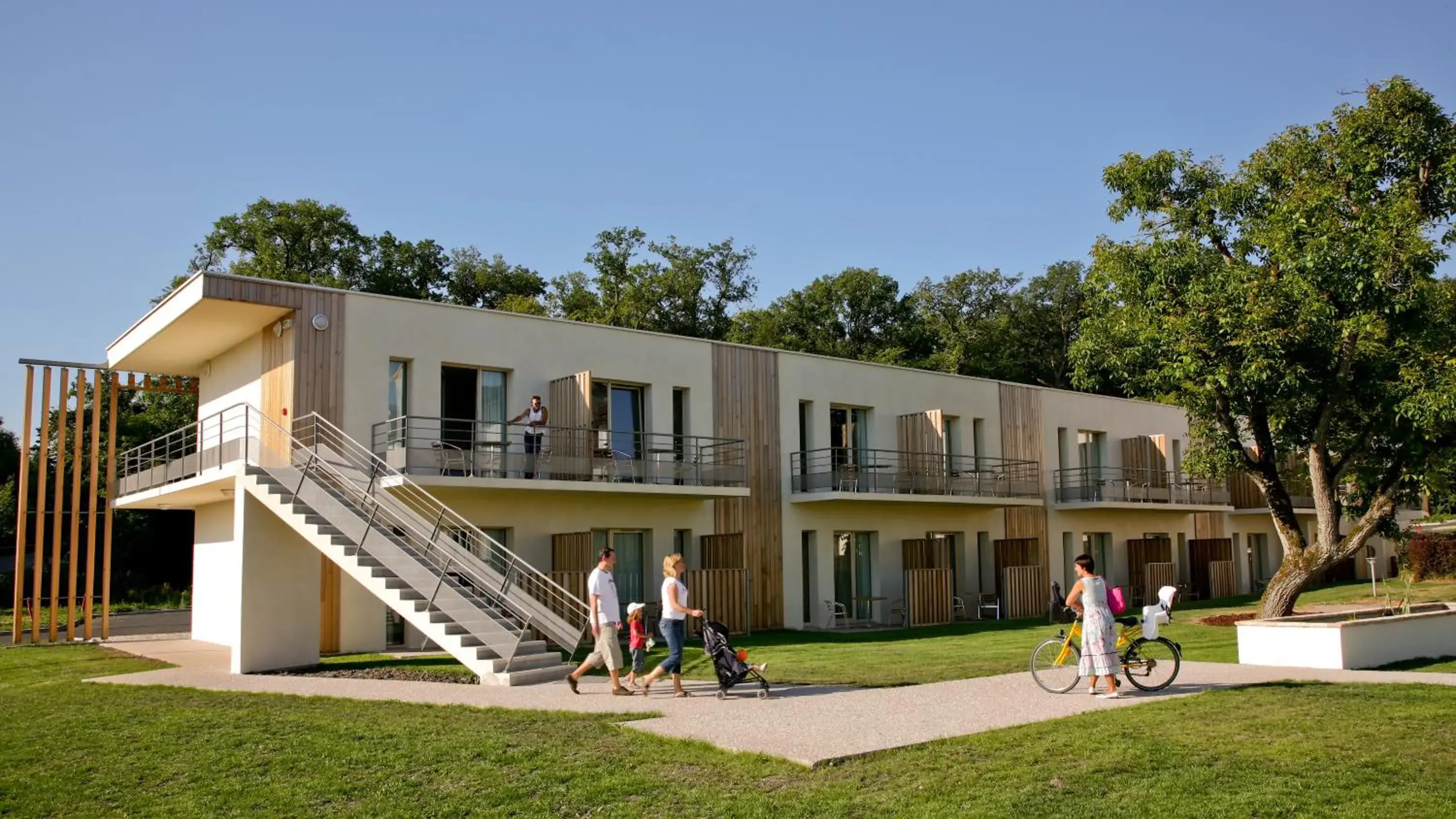 Facade/entrance, Property Building in L'Orée du Bois