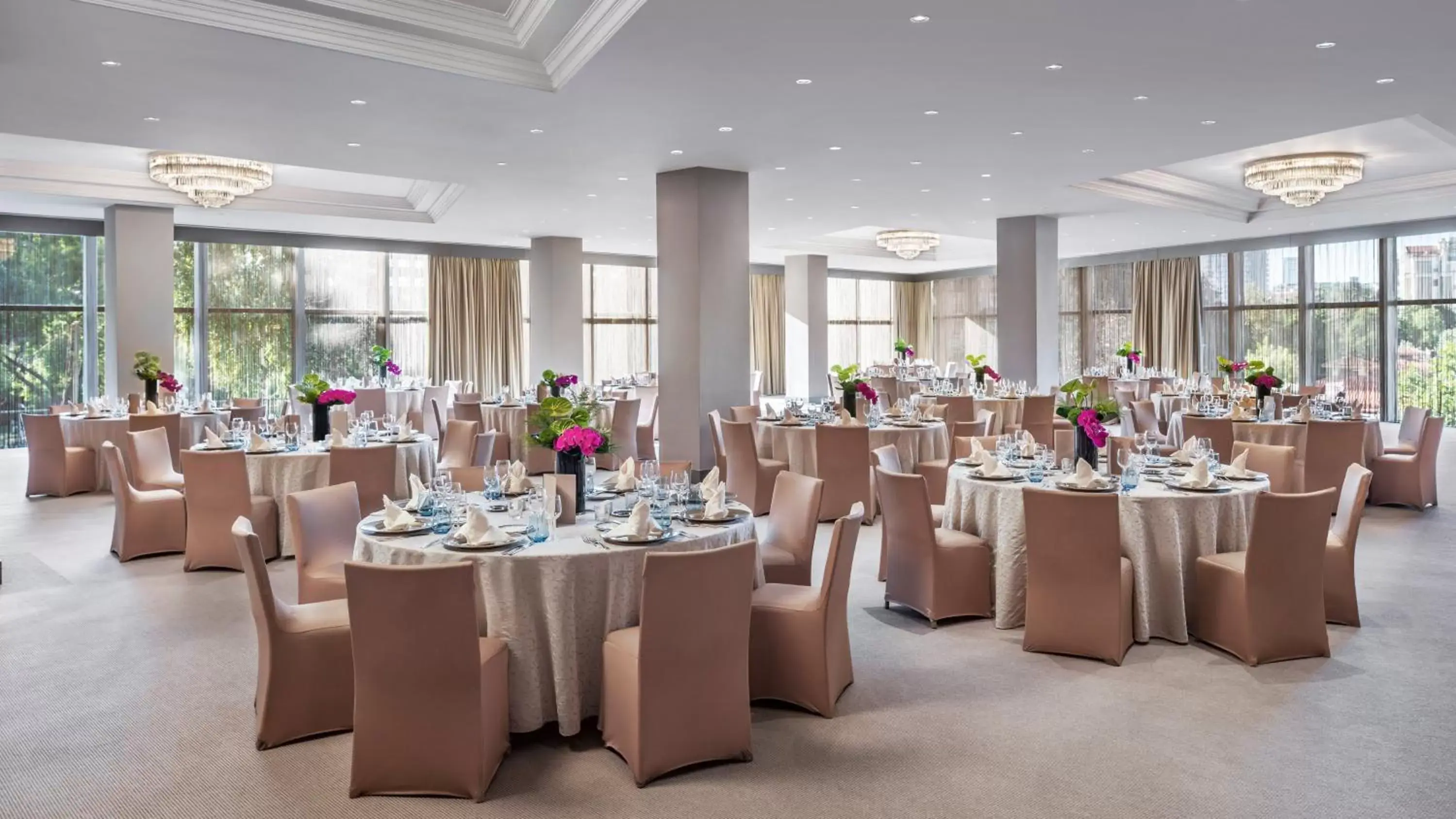 Meeting/conference room, Restaurant/Places to Eat in InterContinental Istanbul, an IHG Hotel
