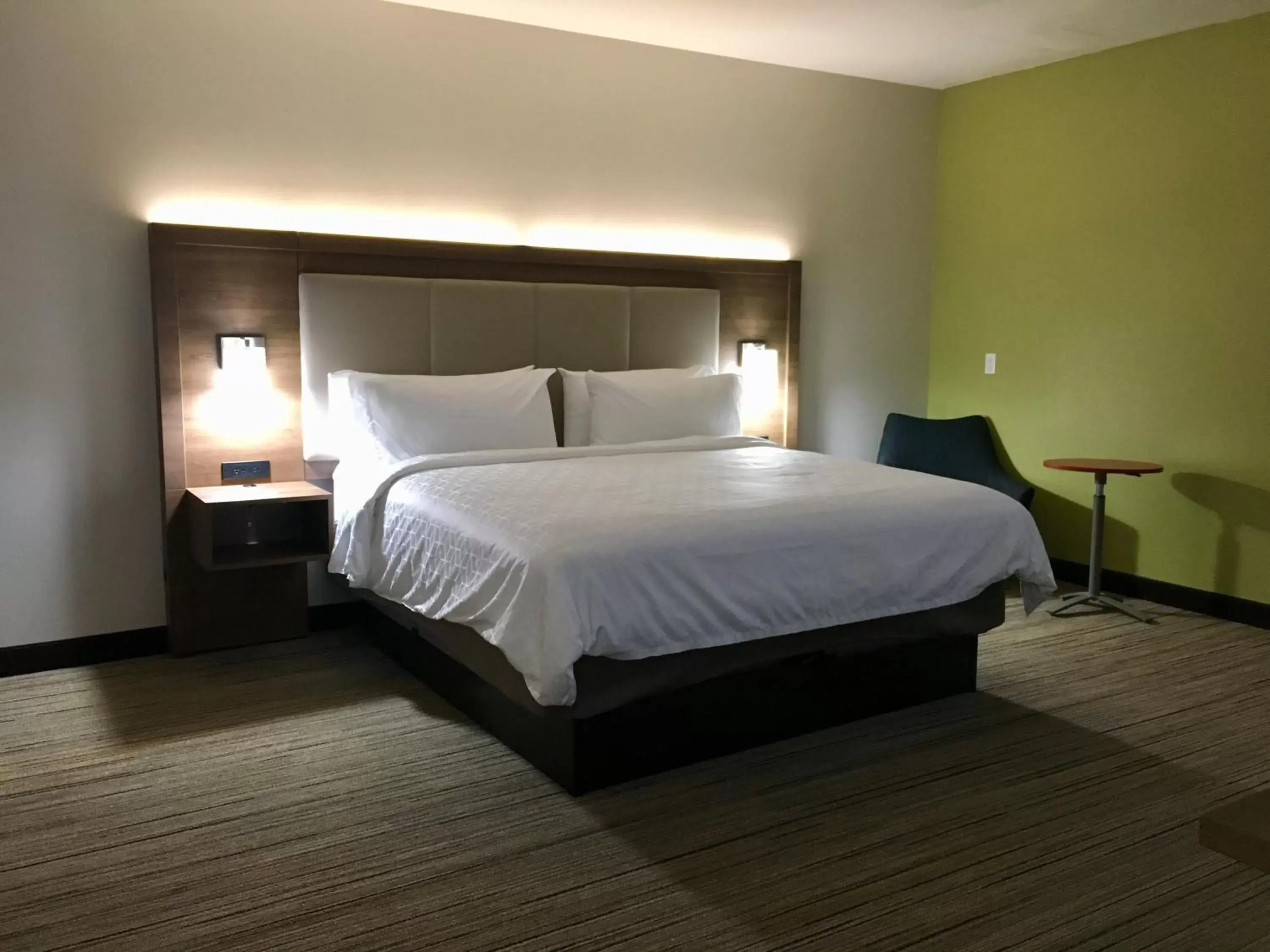 Photo of the whole room, Bed in Holiday Inn Express - Grand Island, an IHG Hotel