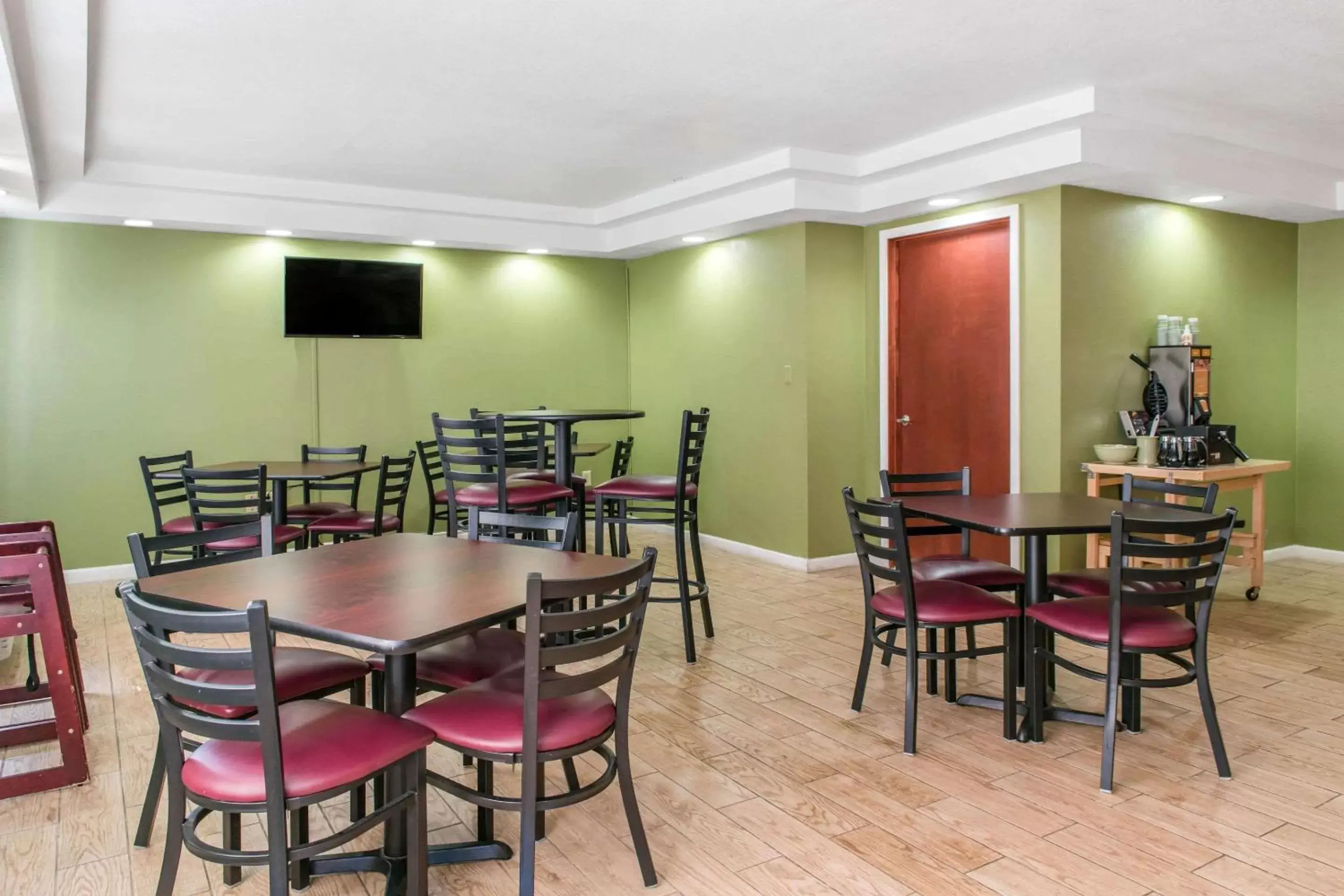 Restaurant/Places to Eat in Quality Inn Ashland