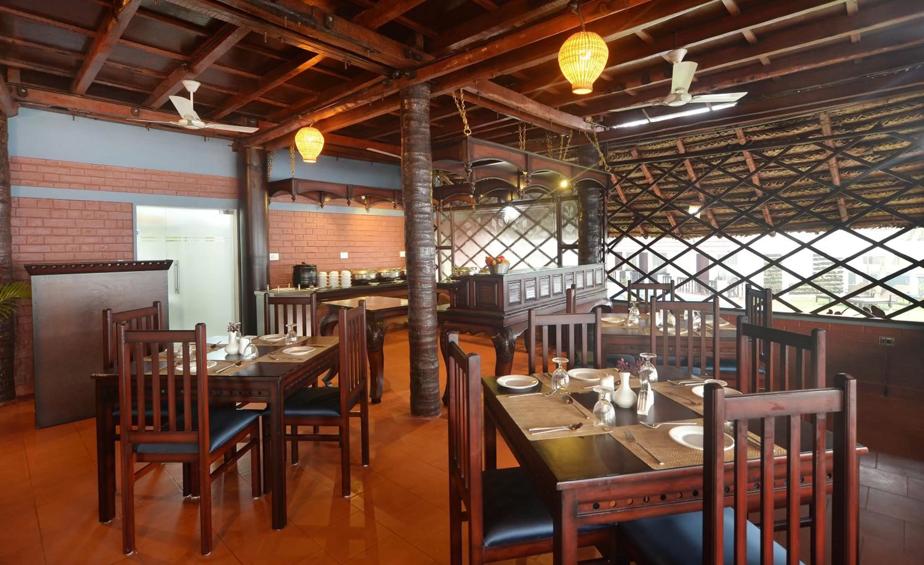 Restaurant/places to eat in B'Canti Boutique Beach Resort