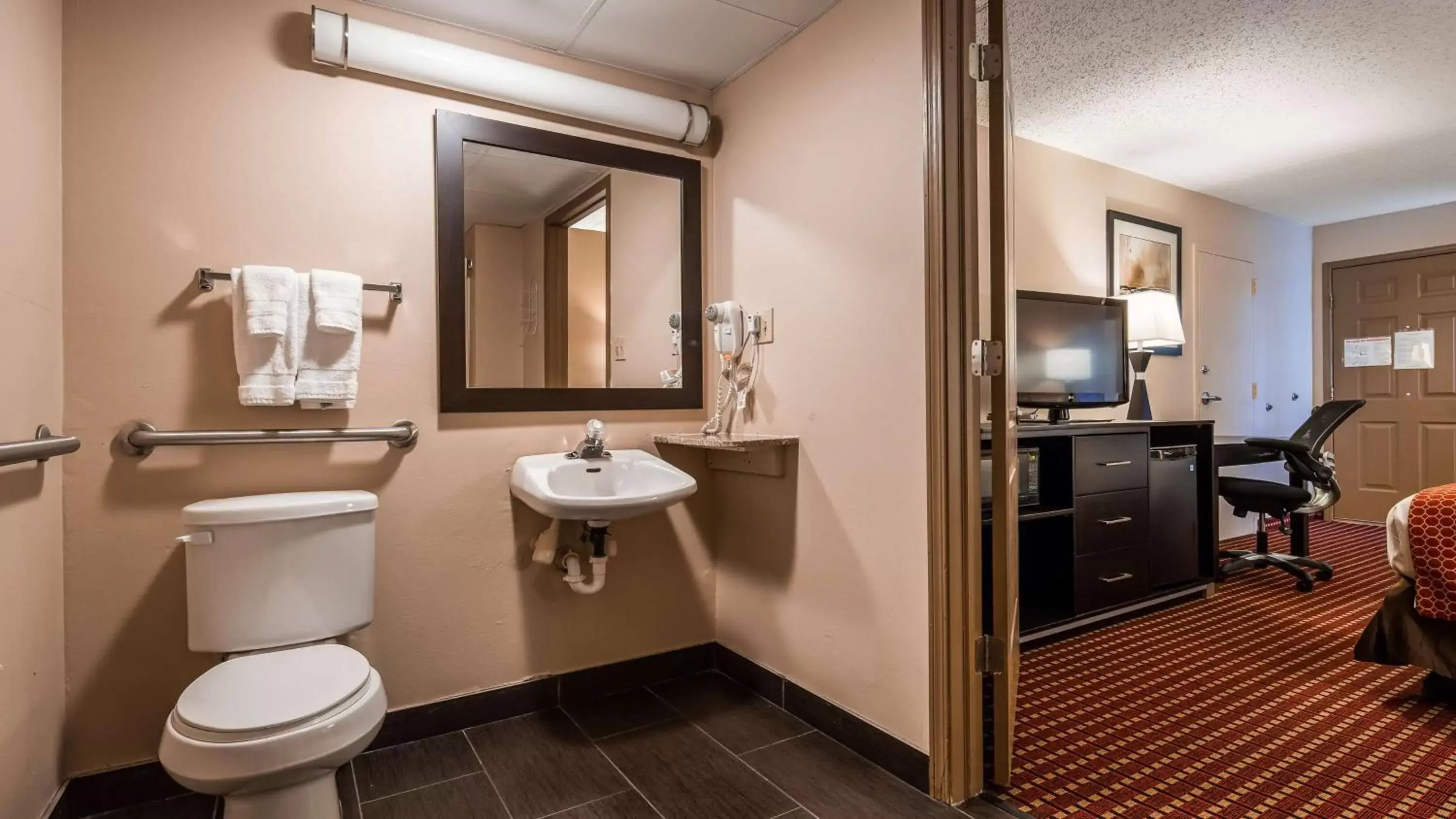 Bathroom in Best Western Van Buren Inn