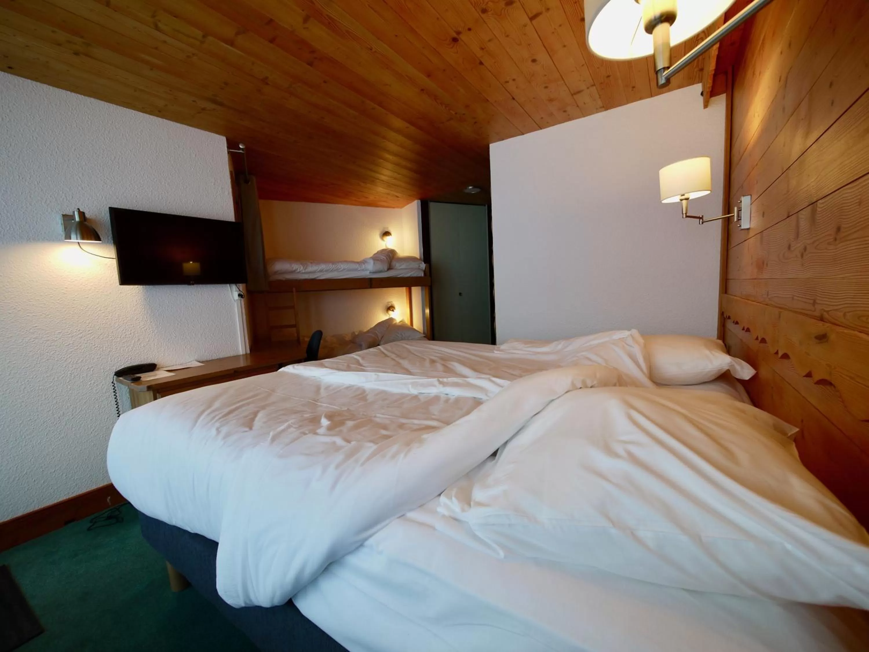 Bed in Alberta Hotel & Spa