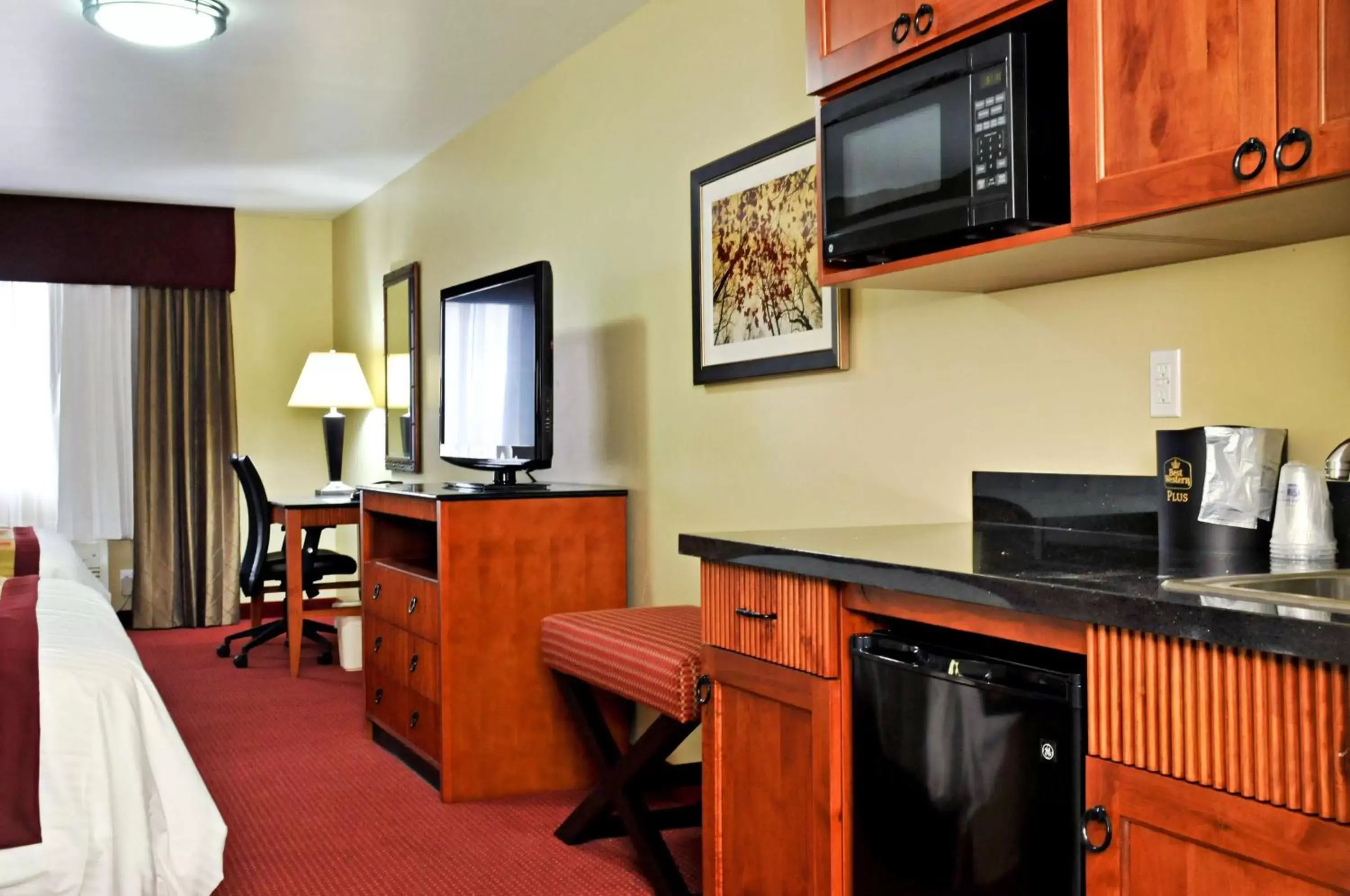 Photo of the whole room, TV/Entertainment Center in Best Western Plus Layton Park Hotel