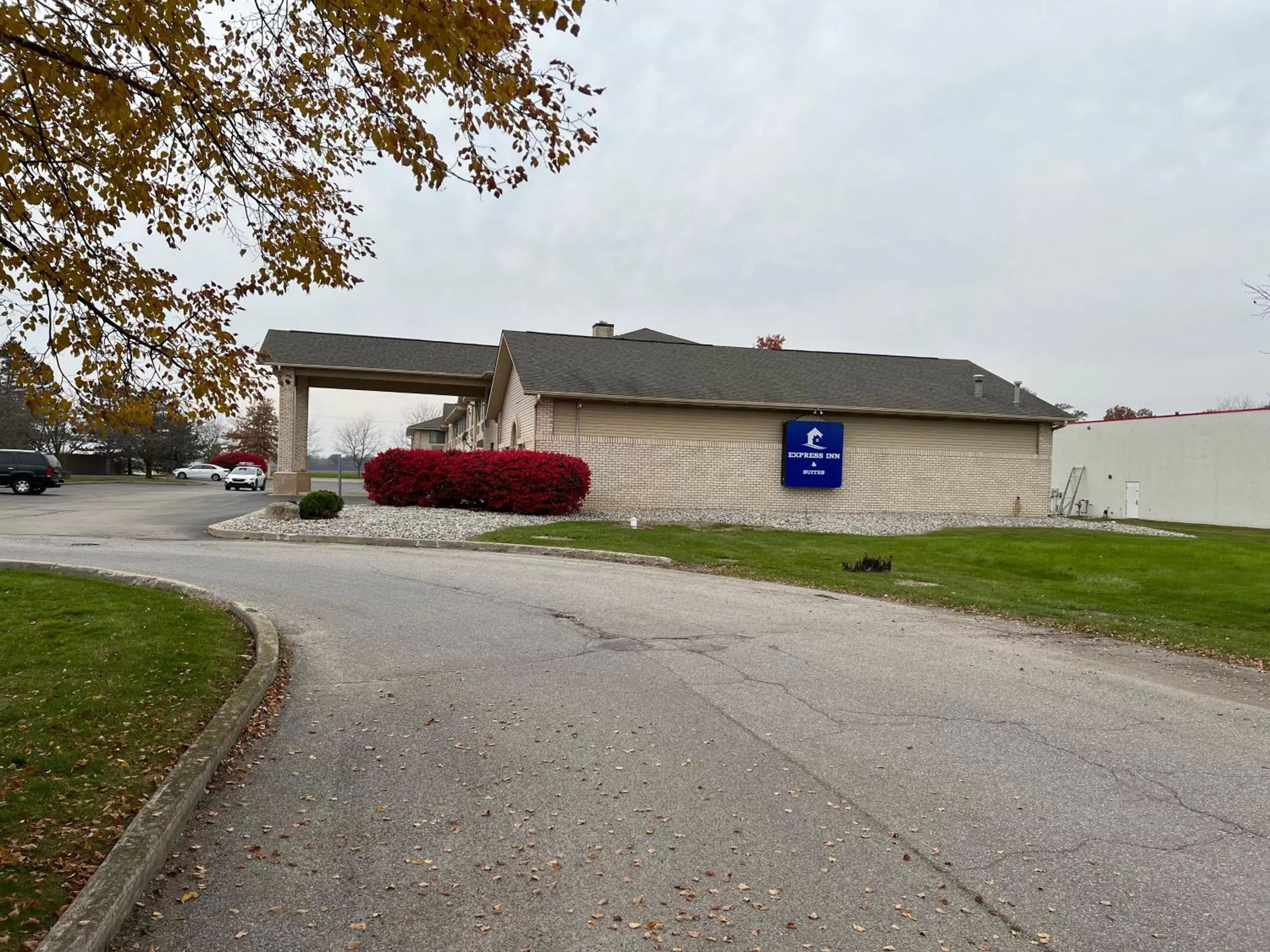 Property building in Express Inn & suites