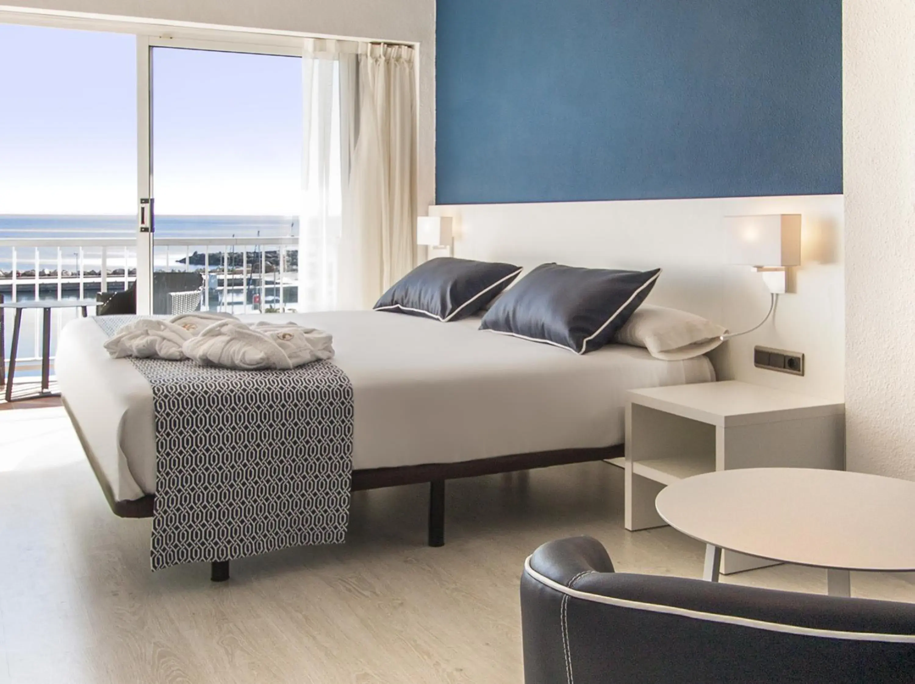 Junior Suite with Sea View - single occupancy in Catalonia del Mar - Adults Only