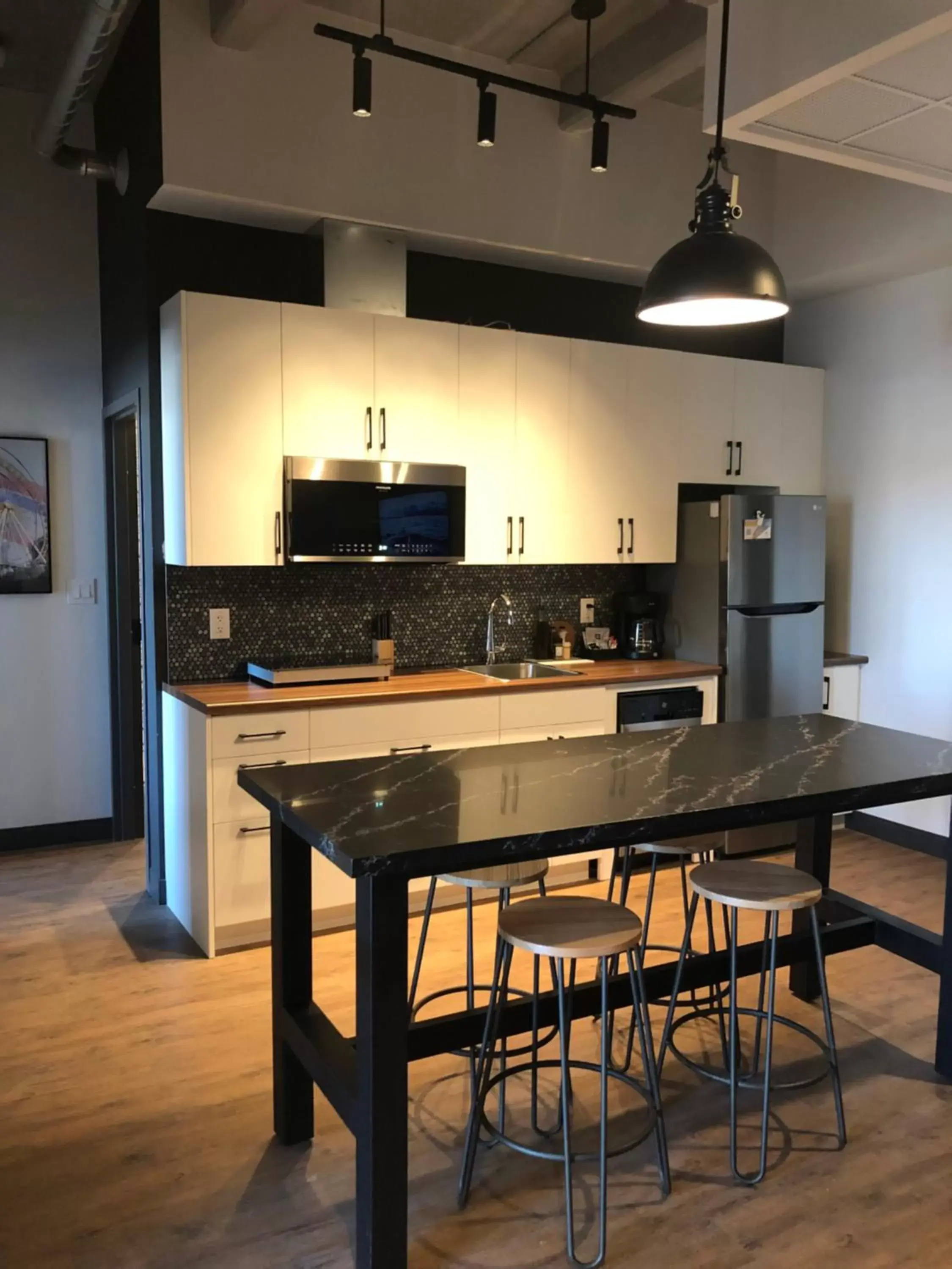 Kitchen or kitchenette, Kitchen/Kitchenette in Cannery Lofts Niagara